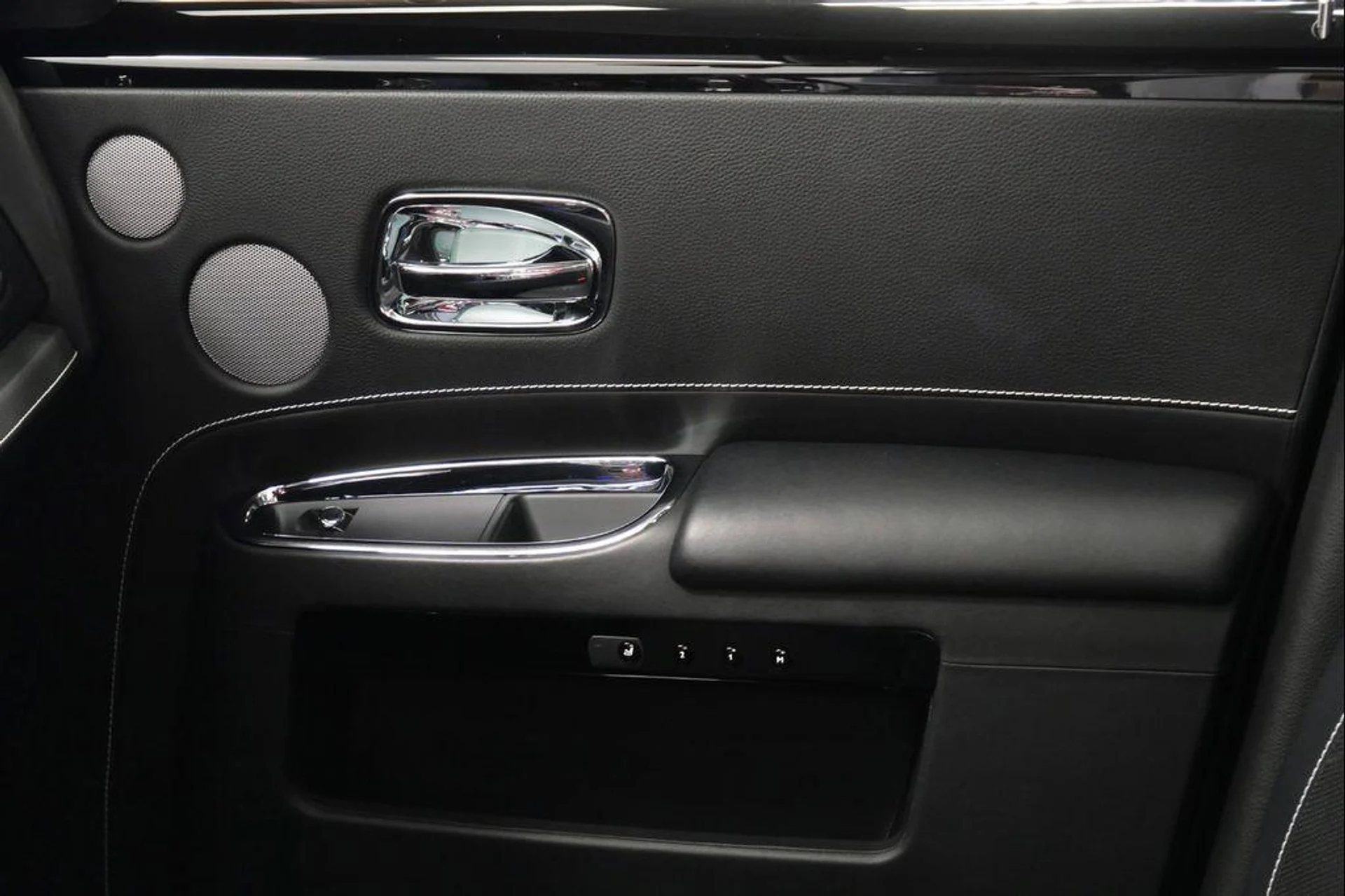 mph035_2577771625_a_F8_YY_6z_Y_0ekk4o_SR_Ymw_Tta9_G70_e9162778b0