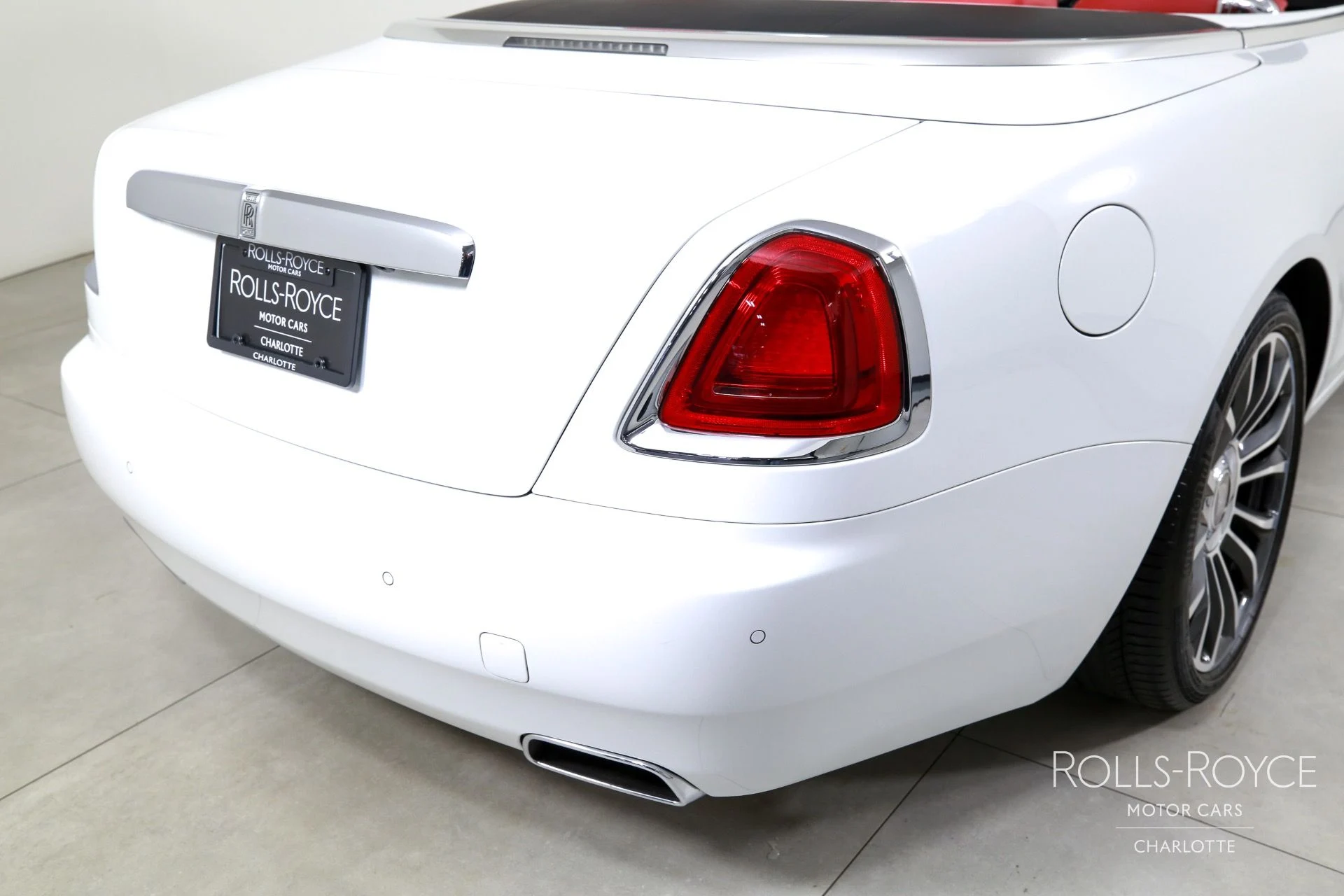 mph035_2581051115_Used_2020_Rolls_Royce_Dawn_1754585751_0df2bd6ff7