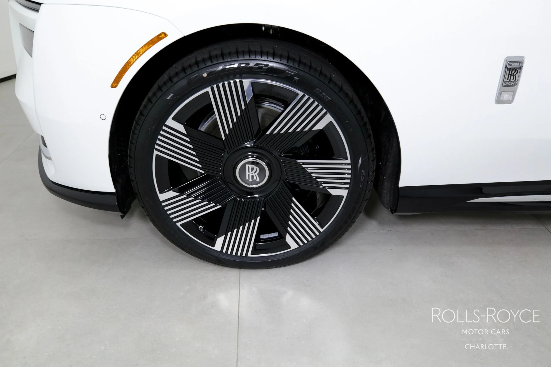 mph035_2596196437_Used_2024_Rolls_Royce_Spectre_1709308315_ab09150d68