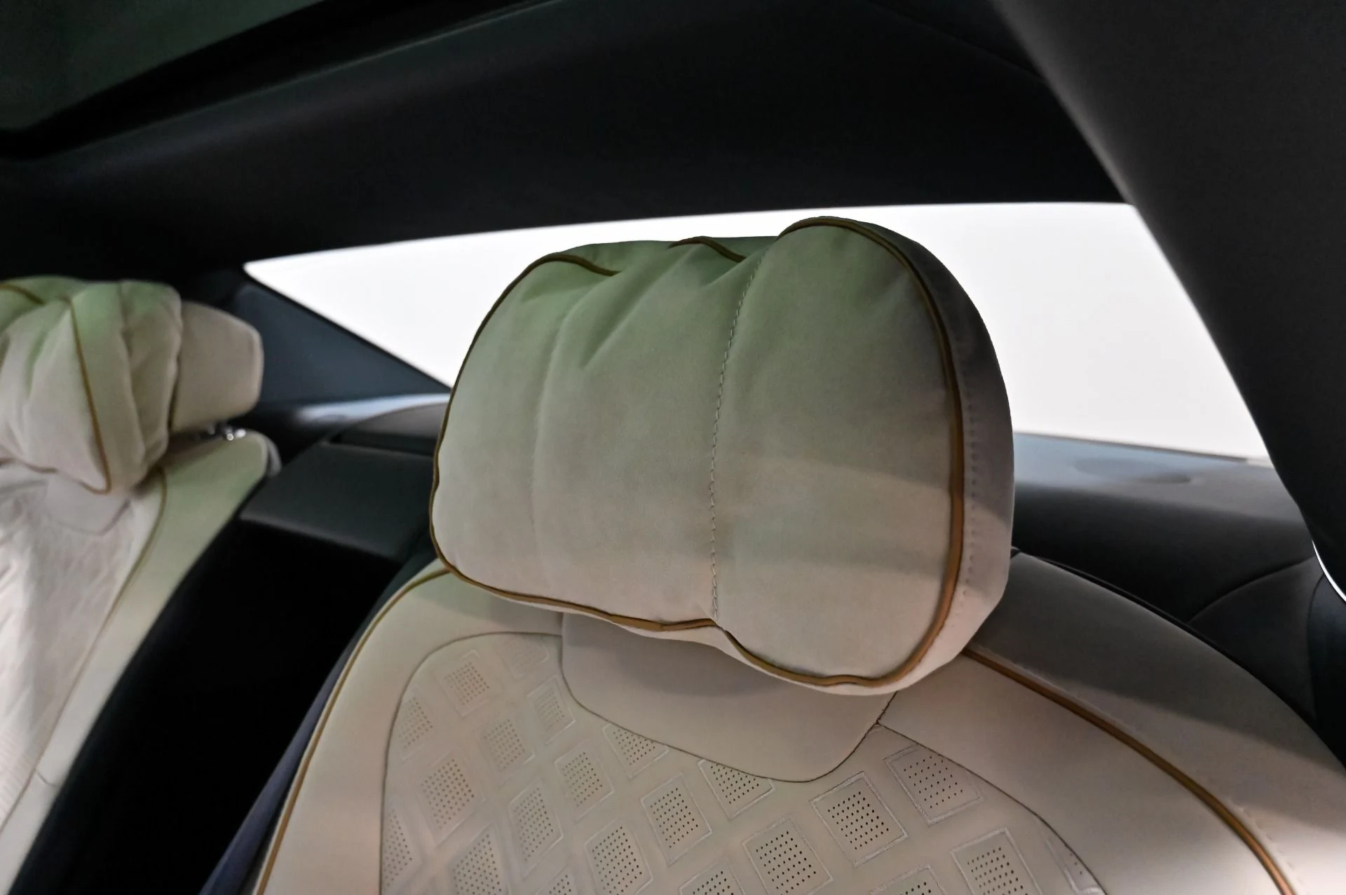 mph035_2597634669_Used_2022_Bentley_Flying_Spur_V8_1790876824_d7bb235913
