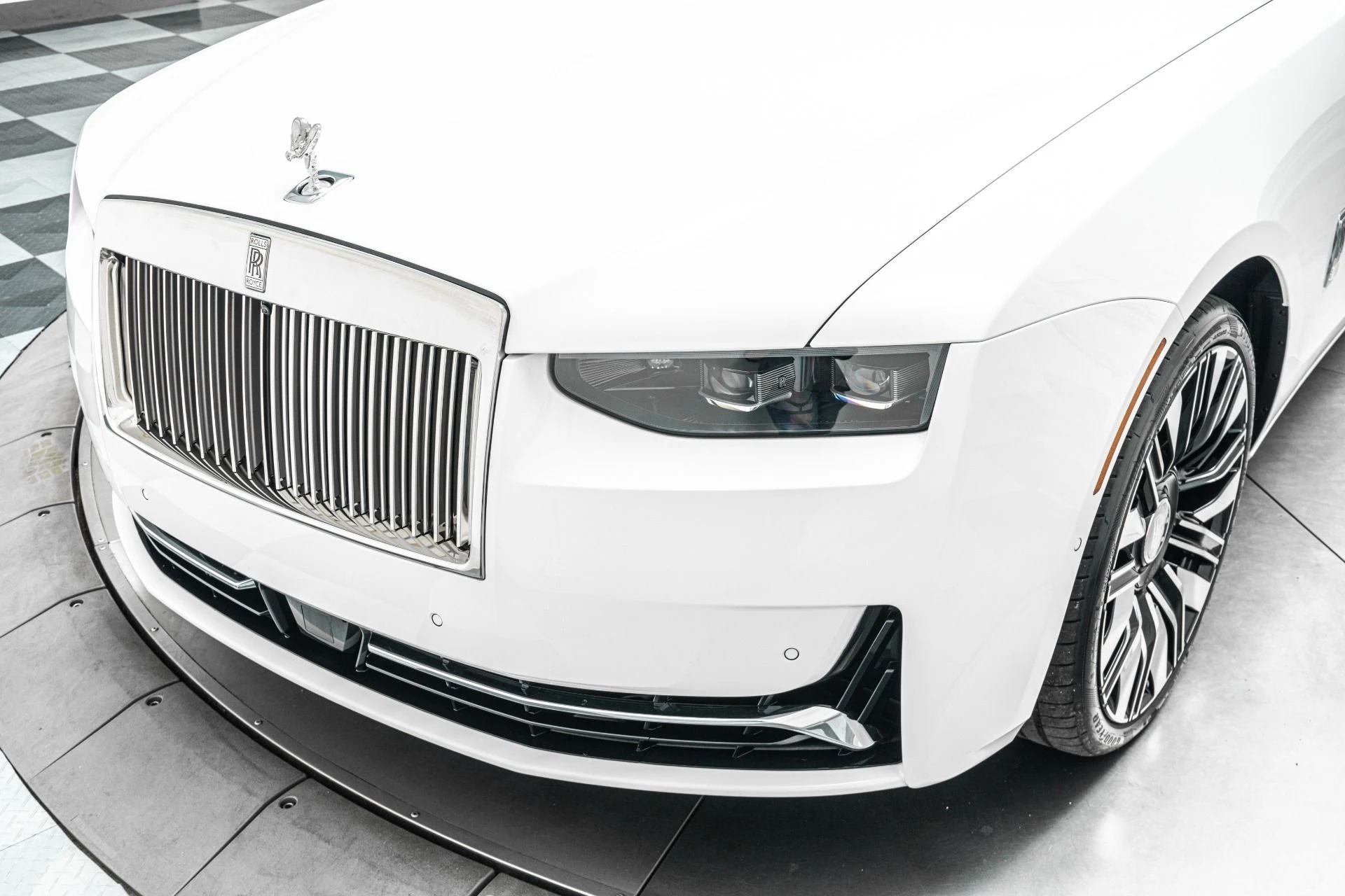 mph035_260693392_Used_2026_Rolls_Royce_Ghost_Two_Tone_Interior_Low_Miles_1781640354_d52d506823