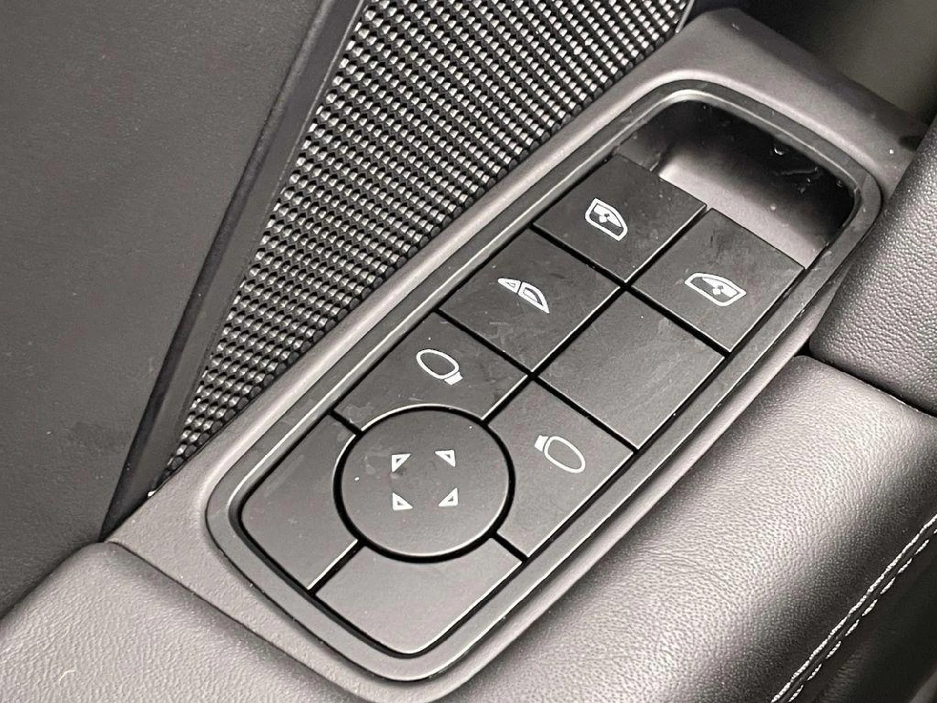 mph035_2638989323_E8_Rg_DA_6i5_R53l_R2c_G2_K_Pw_E_Pq_JVA_d86e942652