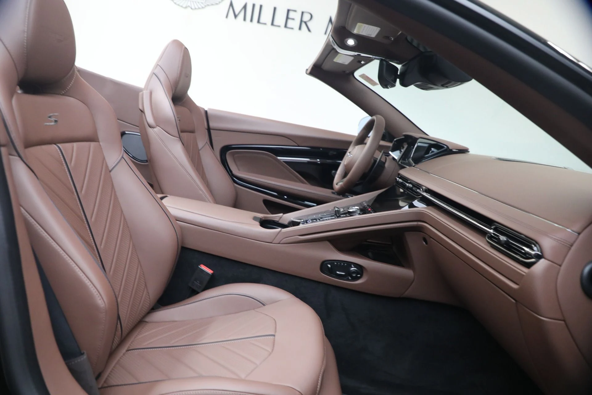 mph035_263903292_New_2026_Aston_Martin_DB_12_S_Volante_1787328919_f431430a08