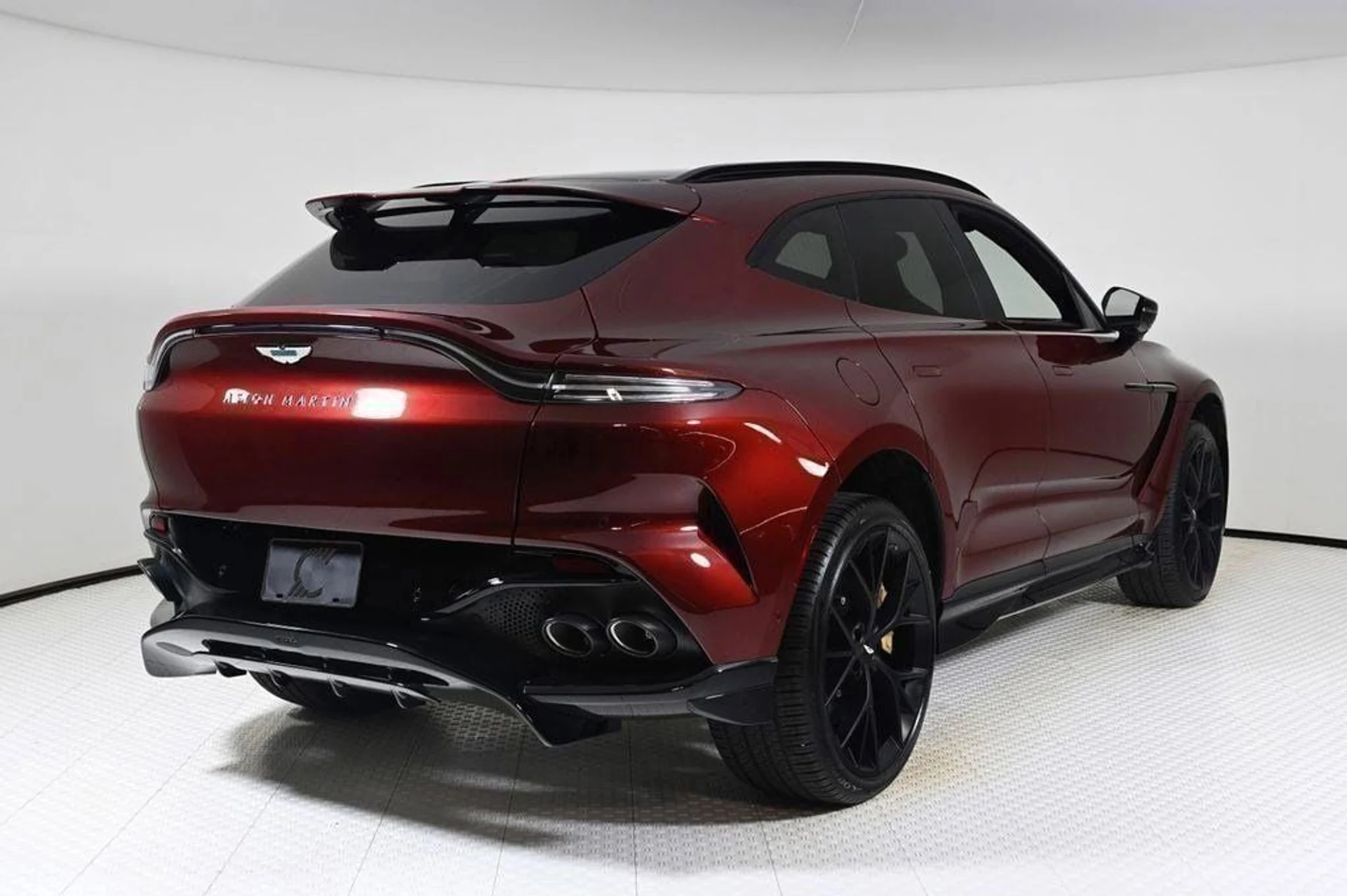 mph035_2643833544_new_2025_aston_martin_dbx_707awd_11350_22854858_35_1024_6da3bd5ff4