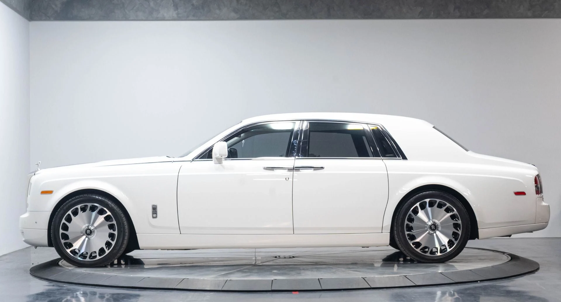 mph035_2648141085_Used_2013_Rolls_Royce_Phantom_1784226914_4a79ba32c1