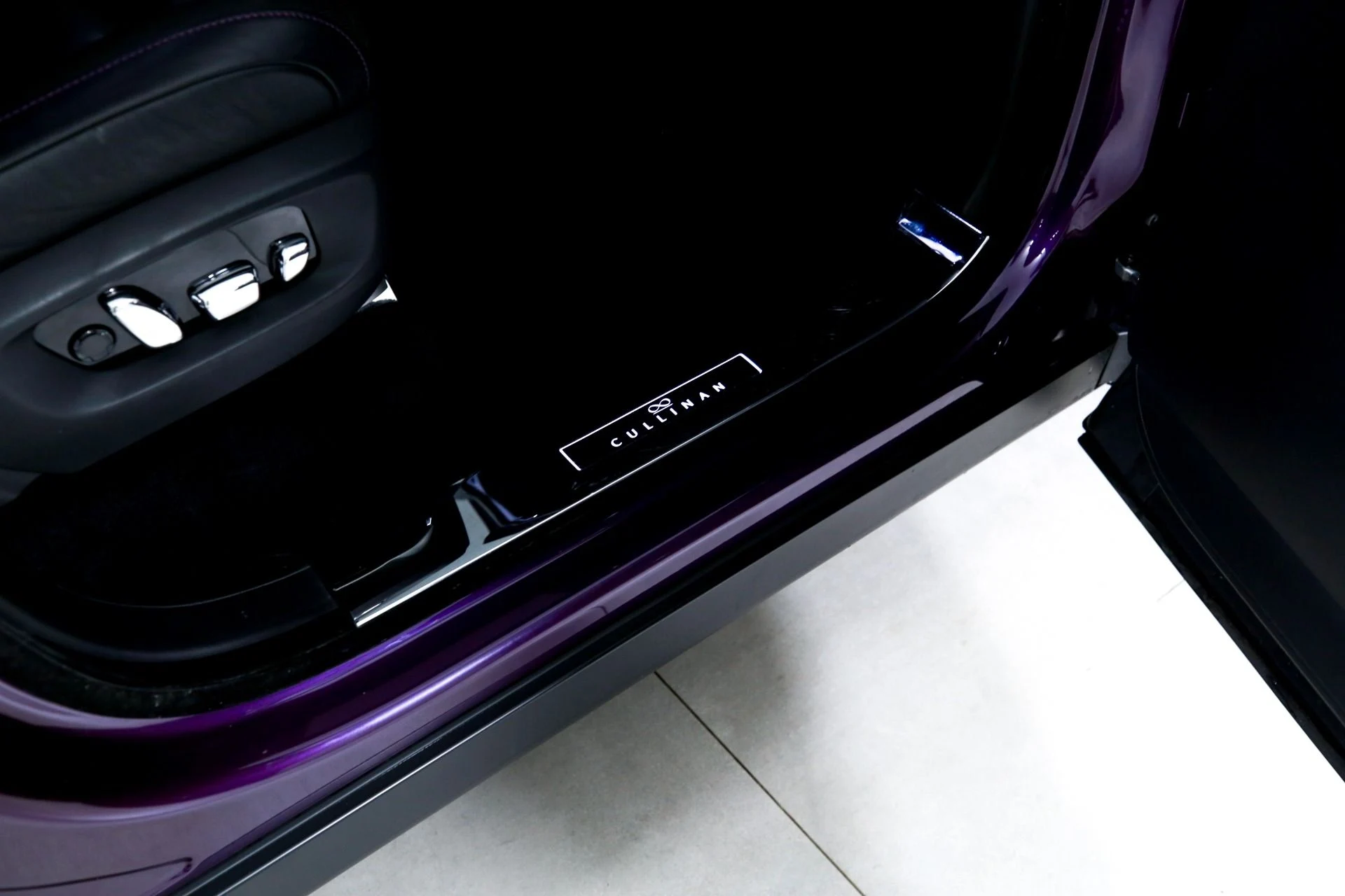 mph035_265444466_Used_2020_Rolls_Royce_Black_Badge_Cullinan_1772145371_7c97665e5b