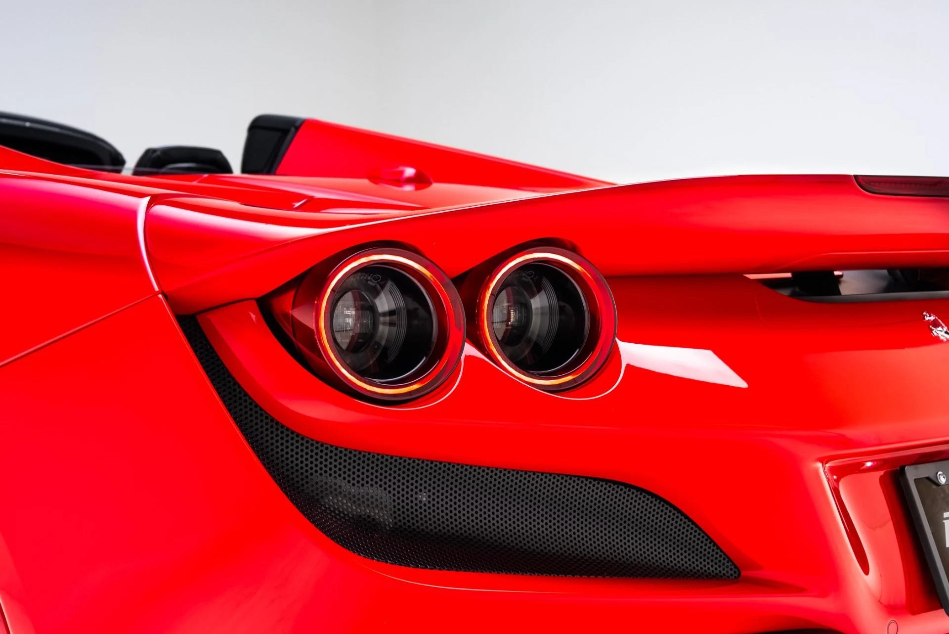 mph035_2655033148_Used_2022_Ferrari_F8_Spider_1772060446_eaf256879e