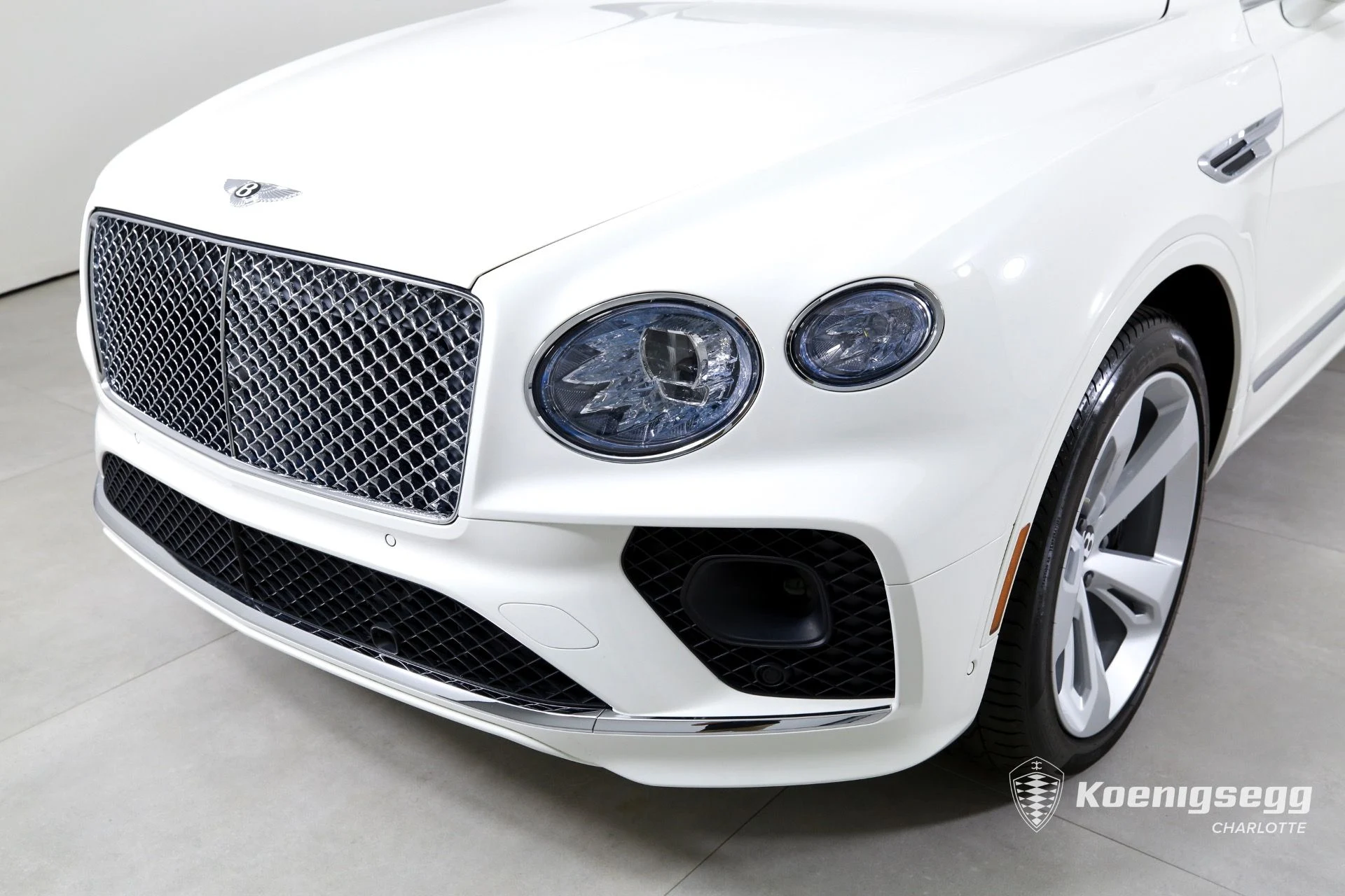 mph035_2656495555_Used_2023_Bentley_Bentayga_Hybrid_1760985662_33398c9596
