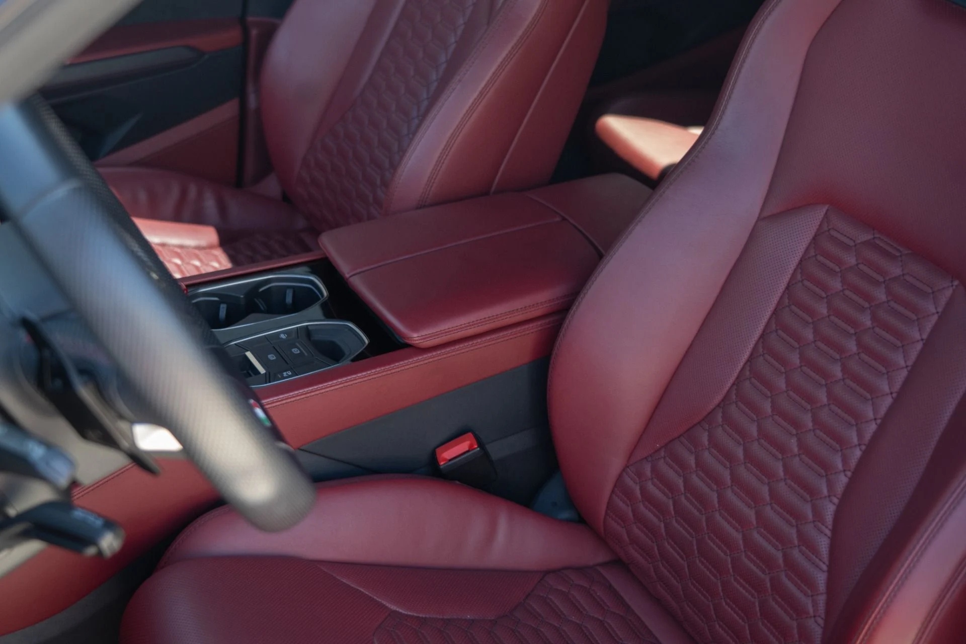 mph035_265764273_Used_2019_Lamborghini_Urus_1755558842_6ee3444d0b