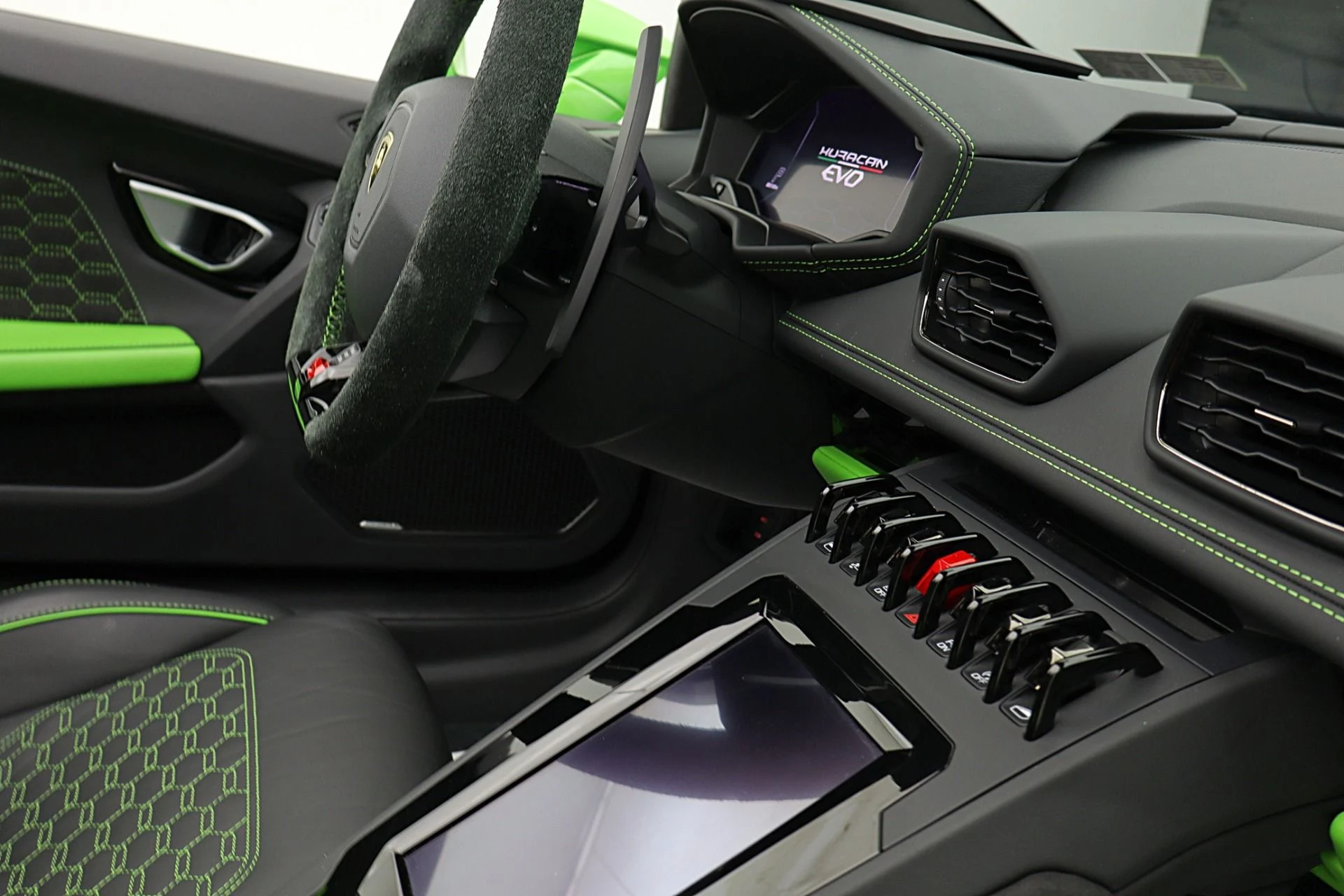 mph035_2657813592_Used_2023_Lamborghini_Huracan_EVO_Spyder_RWD_SELEZIONE_PRE_OWNED_CERTIFIED_636789d66d