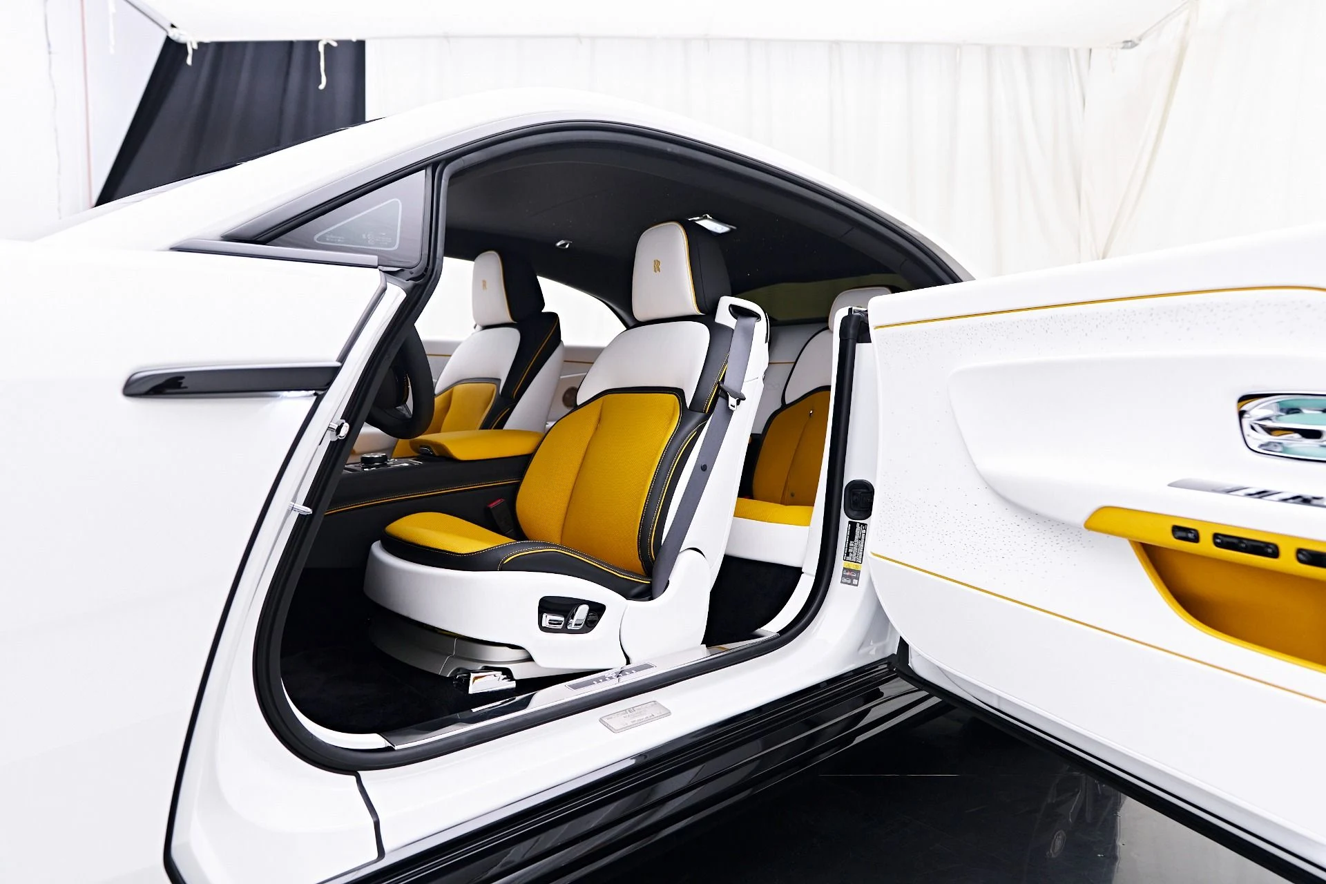 mph035_2661908377_Used_2025_Rolls_Royce_Spectre_Base_1753213338_0c1b7854c0