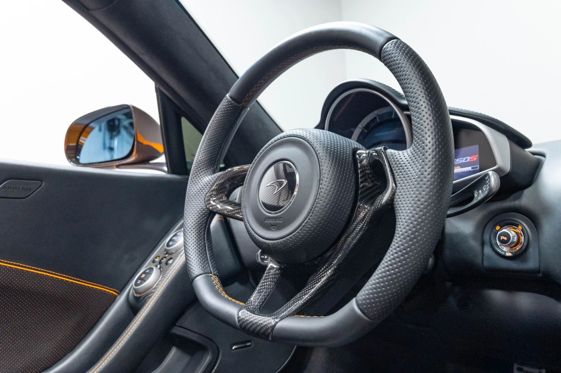 mph035_2663331142_Used_2015_Mc_Laren_650_S_Spider_1784647983_5e0158ab08