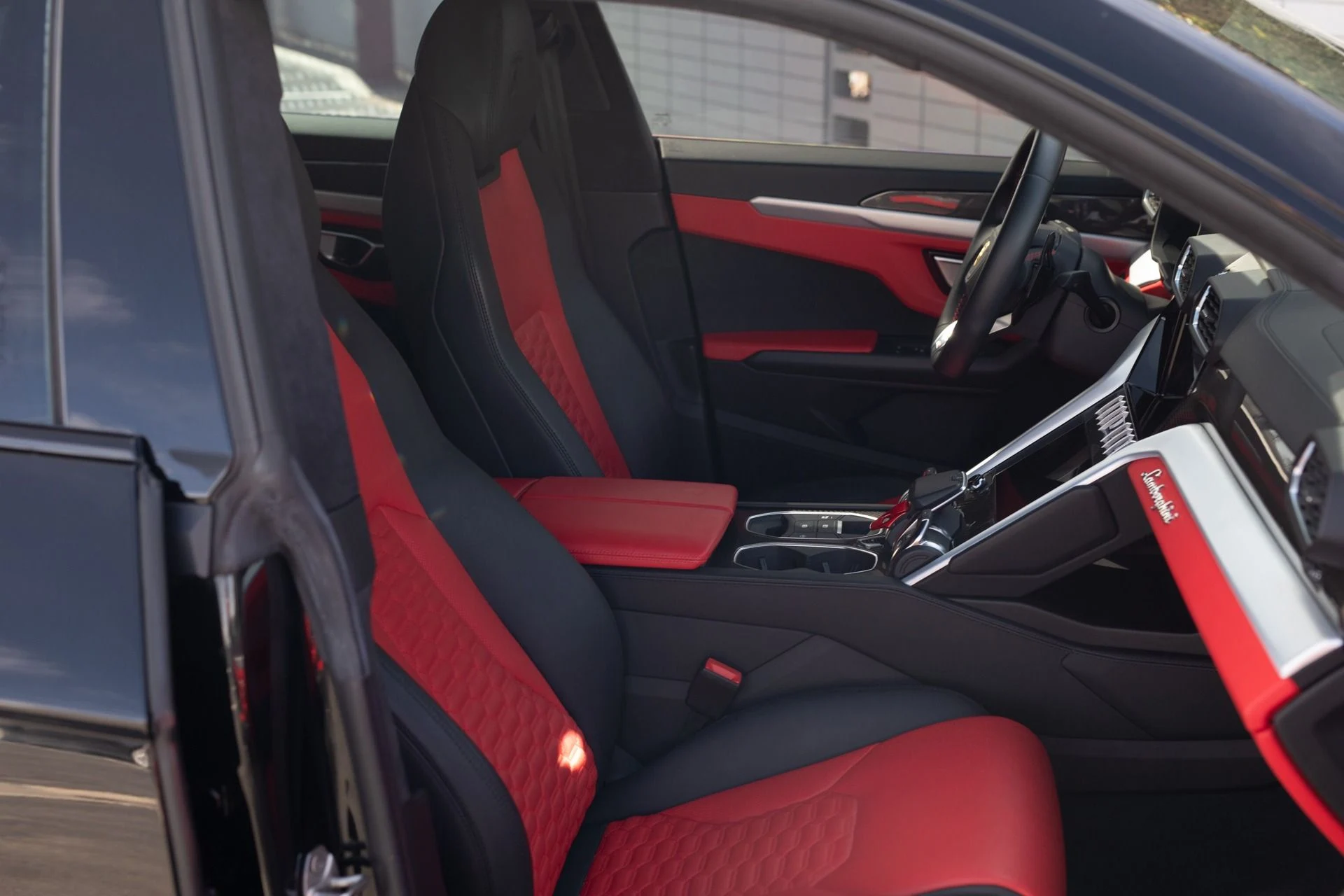 mph035_2685339589_Used_2020_Lamborghini_Urus_1739815988_6c68022de8