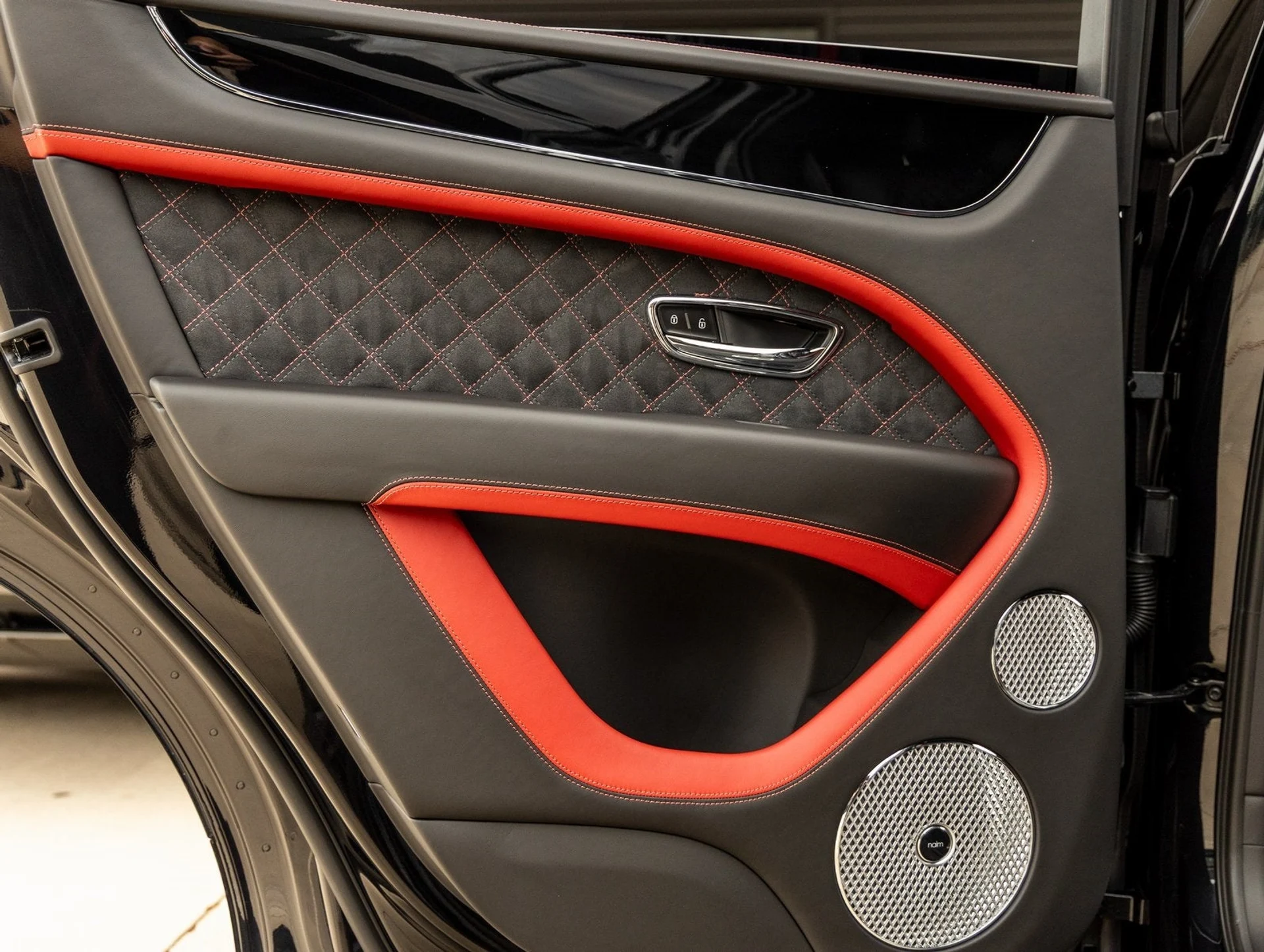 mph035_2699477515_36_6851ae9acf