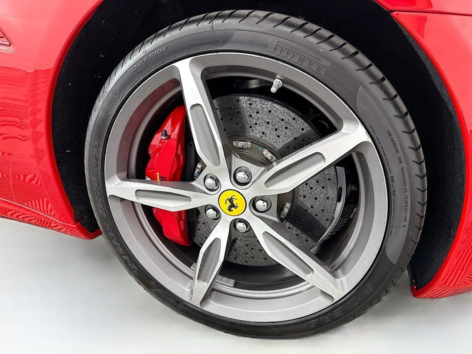 mph035_2699695020_used_2014_ferrari_california_2drconvertible_8119_22996020_36_1024_630c1e14b1