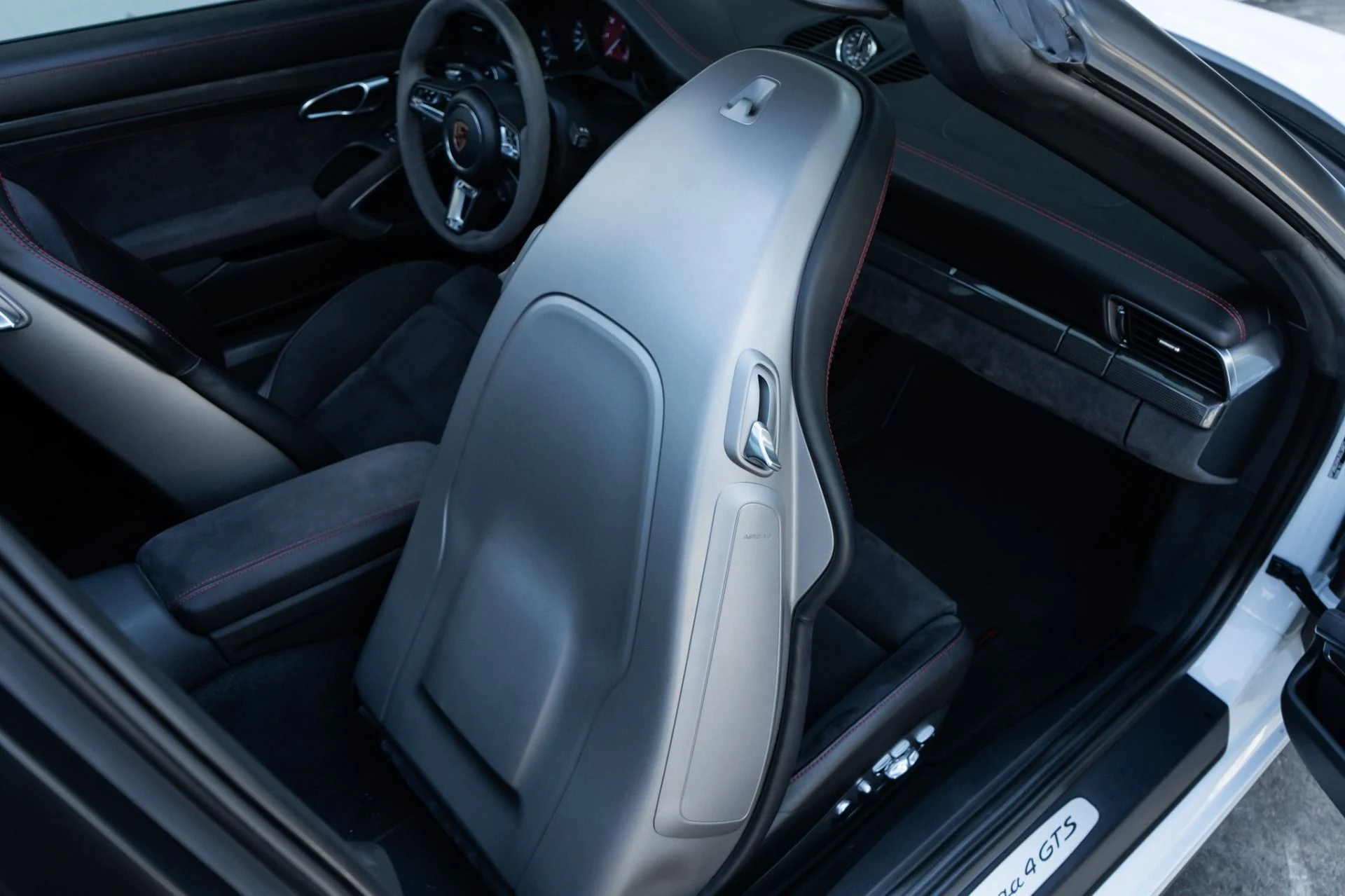 mph035_2701626214_Used_2018_Porsche_911_Targa_4_GTS_1791238615_5d1319178a