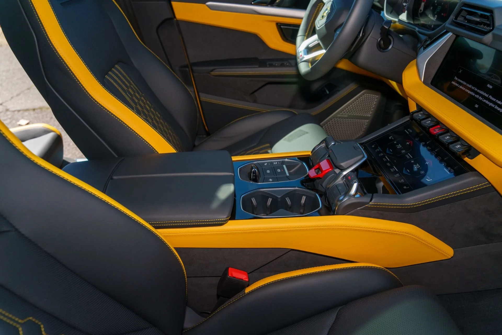 mph035_270261697_Used_2025_Lamborghini_Urus_SE_1759793244_387329debc