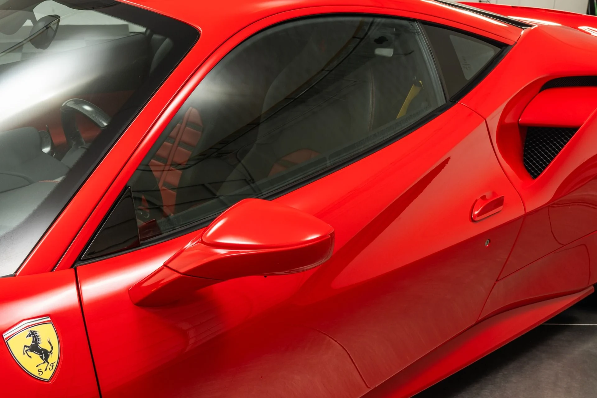 mph035_2703880987_Used_2018_Ferrari_488_GTB_1760465910_23a7b42b35