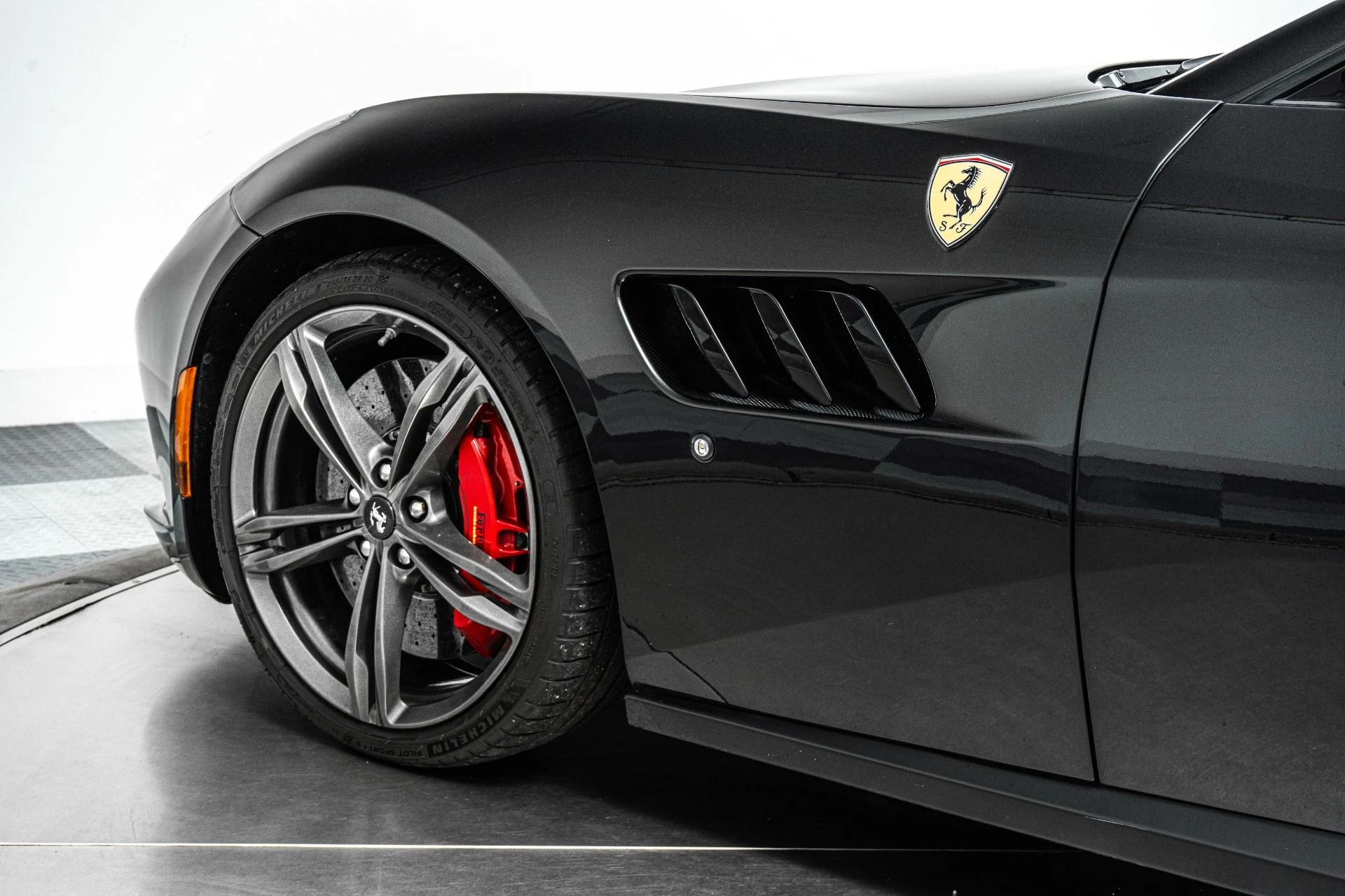 mph035_2706868559_Used_2019_Ferrari_GTC_4_Lusso_1790632614_37e88da317