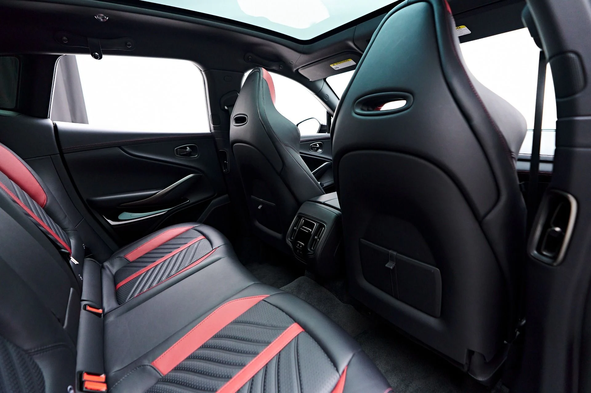 mph035_2713254245_Used_2023_Aston_Martin_DBX_707_1731378416_803fd15c25