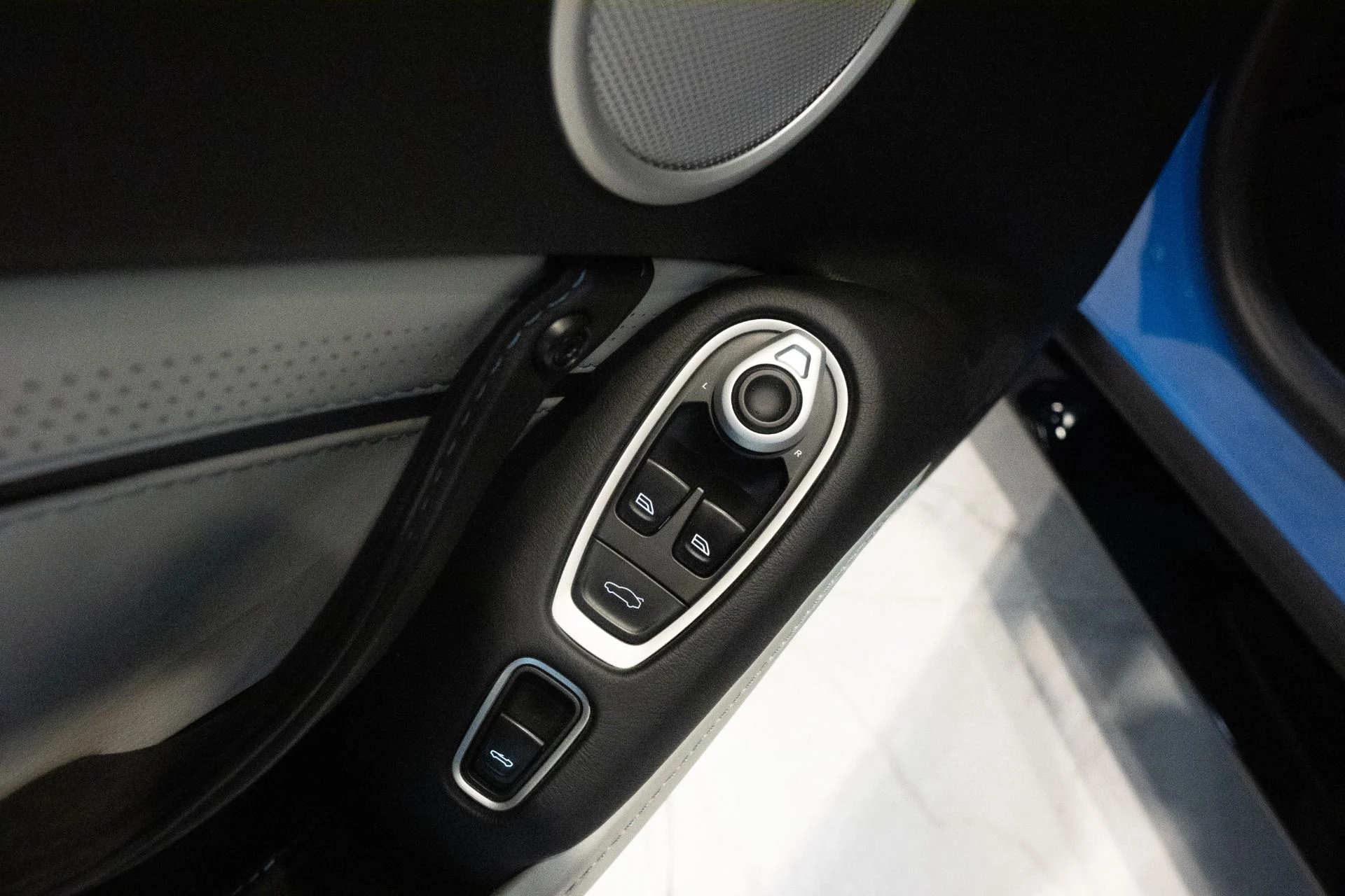 mph035_2720791077_Used_2021_Aston_Martin_Vantage_1790591417_928c6c8a03
