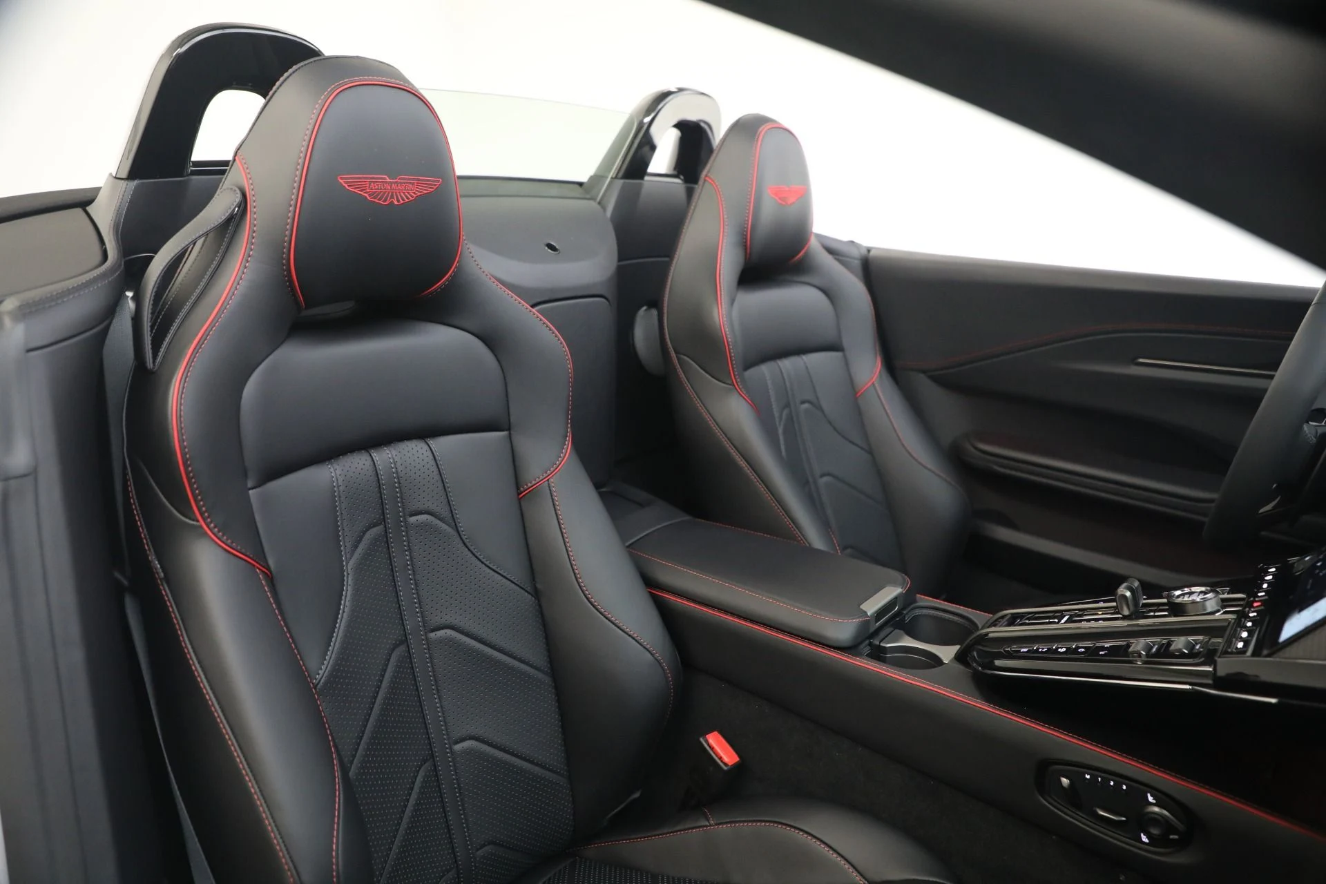 mph035_2726186158_New_2026_Aston_Martin_Vantage_Roadster_1768253307_86d3022660