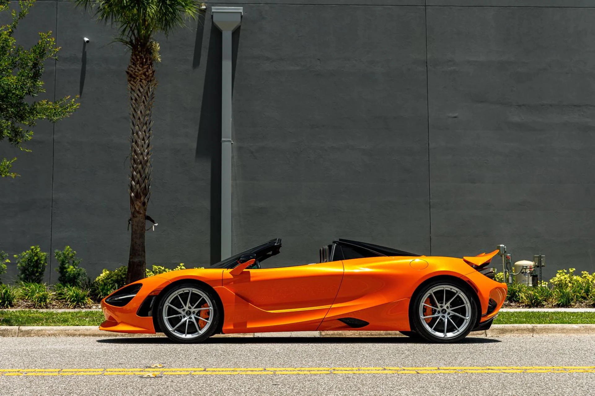 mph035_2741546990_Used_2024_Mc_Laren_750_S_Spider_75d7684ef7