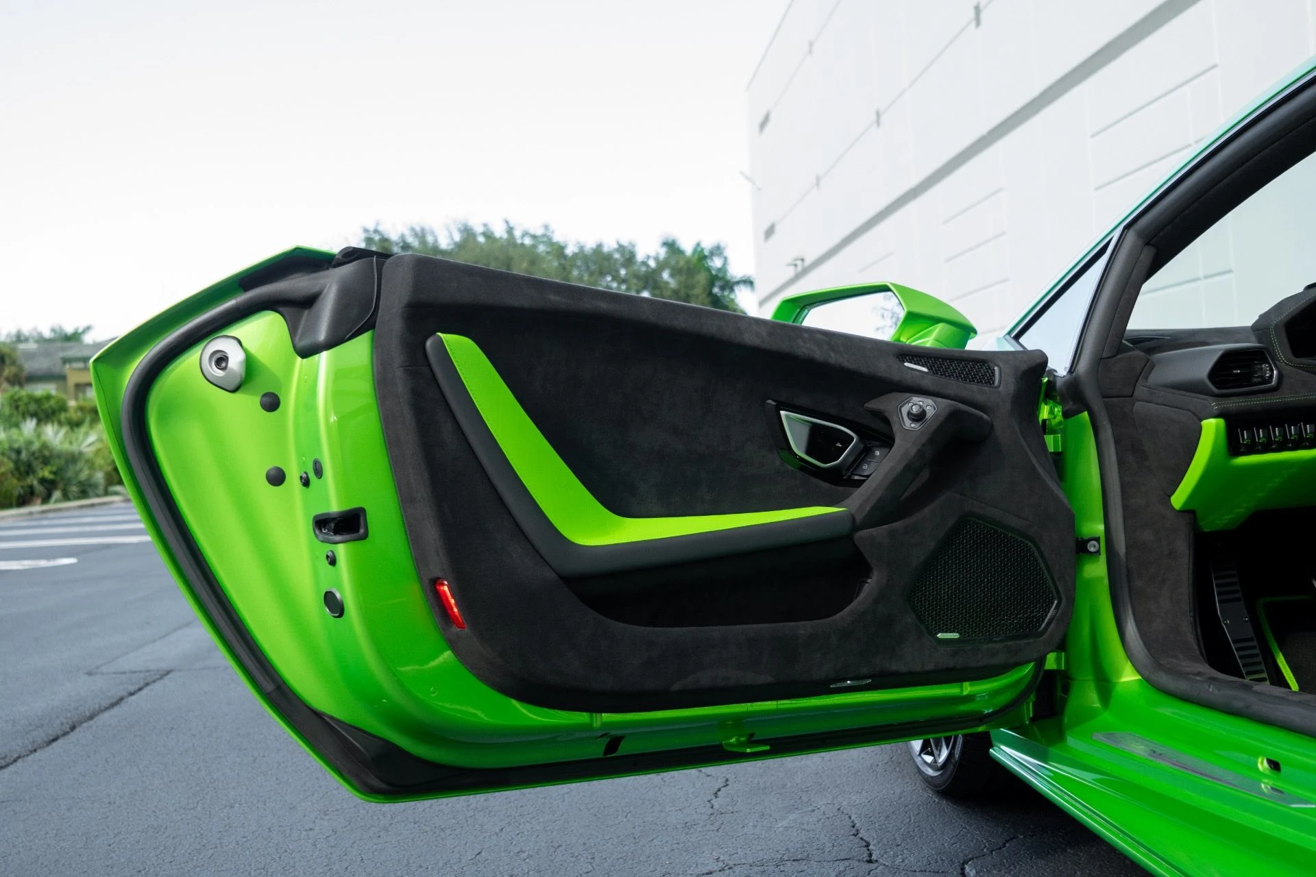 mph035_2750192657_Used_2023_Lamborghini_Huracan_Tecnica_1761058582_0e64bacfea