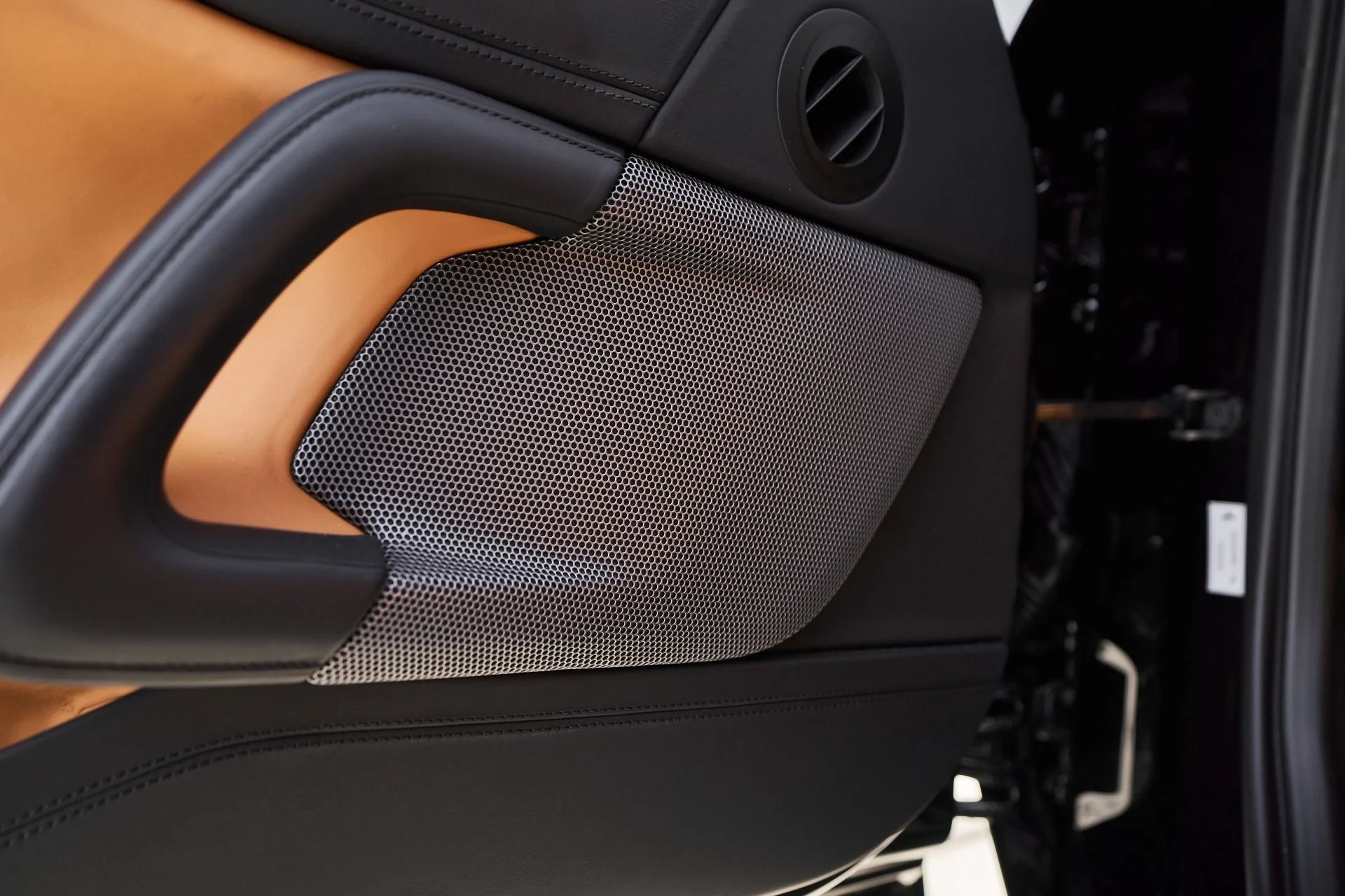 mph035_2759432701_Used_2018_Ferrari_GTC_4_Lusso_V12_1764210168_03992cd9c5