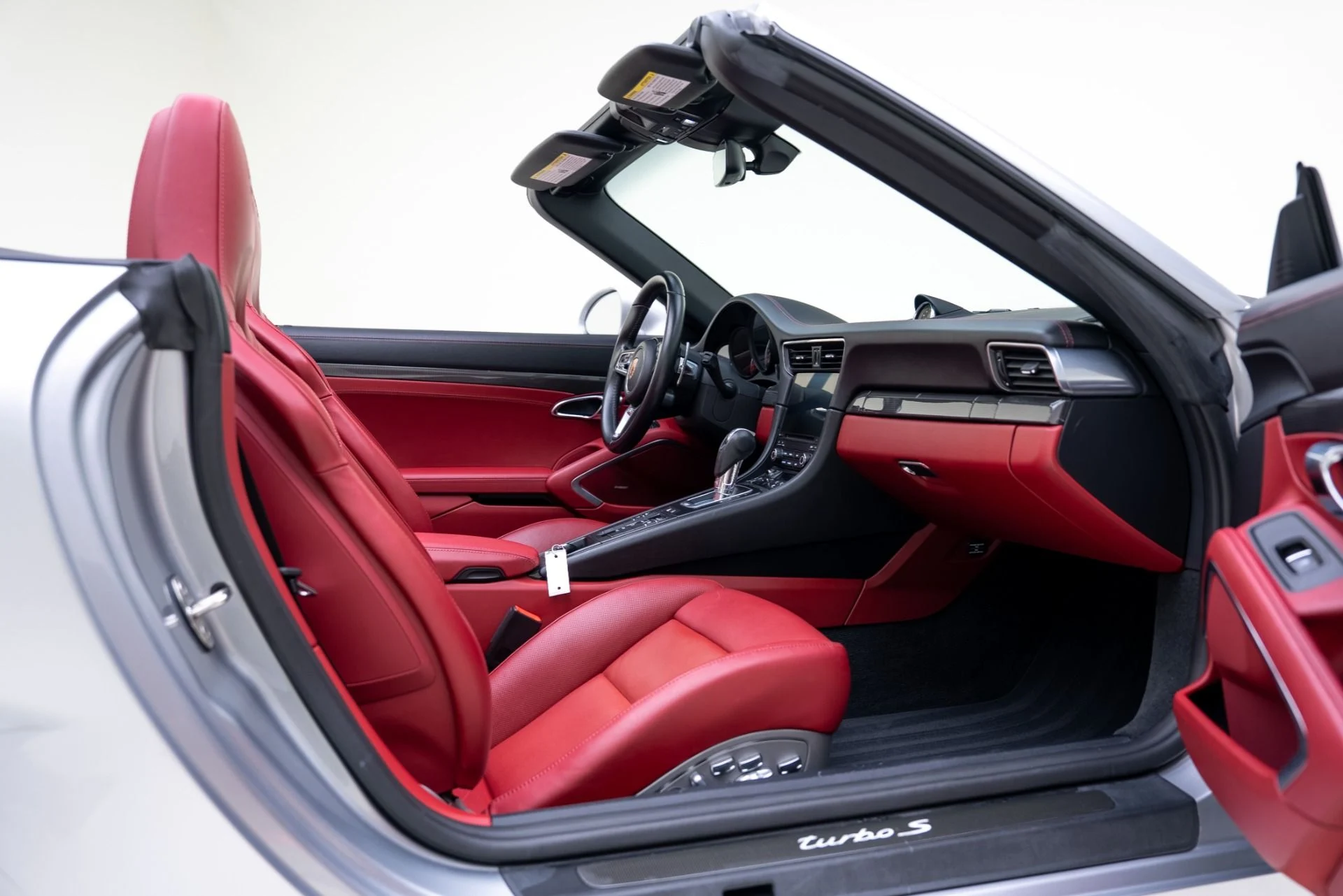 mph035_2766760907_Used_2018_Porsche_911_Turbo_S_1769029714_253a72154f