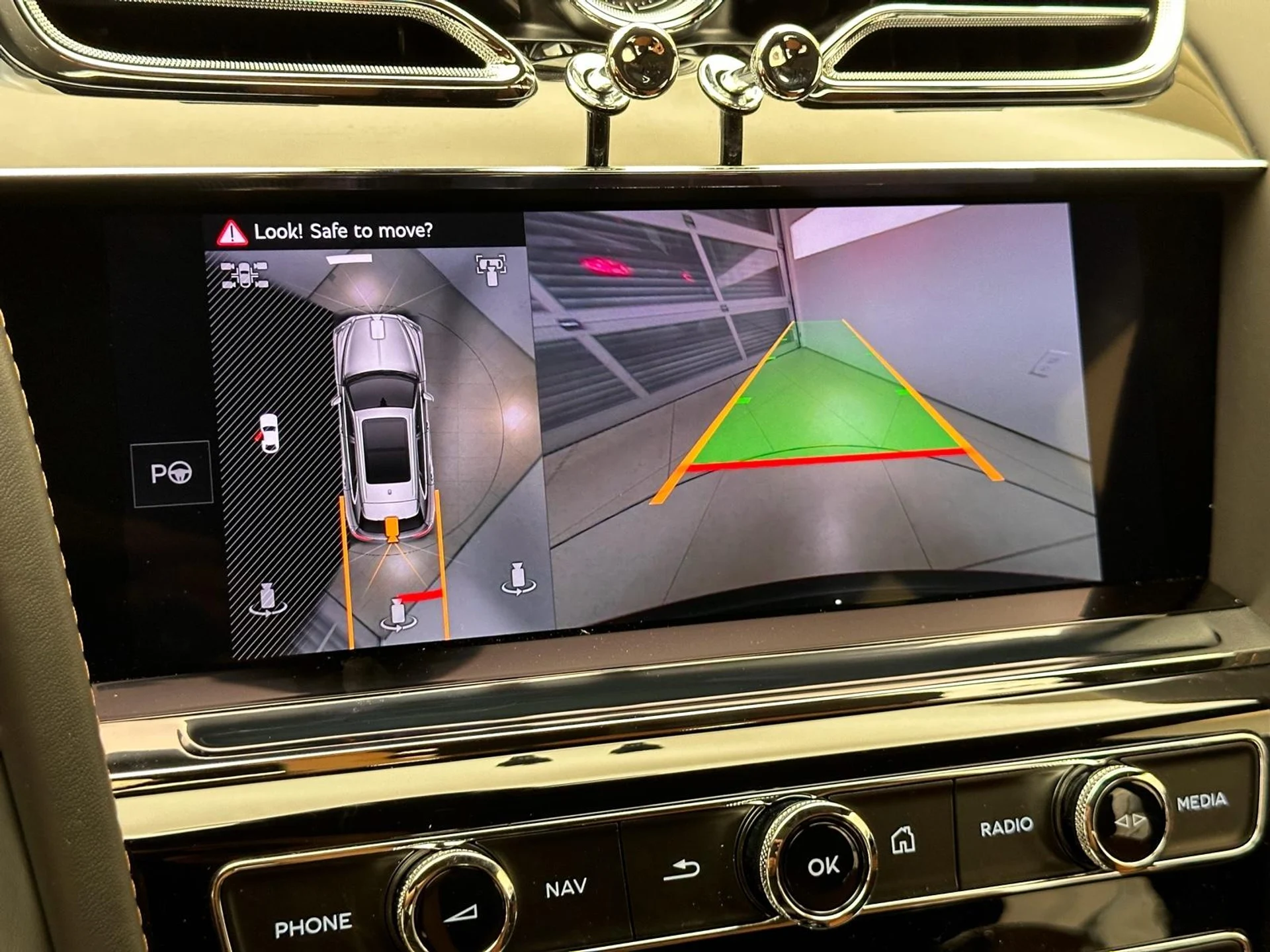 mph035_2777561503_Used_2024_Bentley_Bentayga_V8_1773982923_411cdc8982