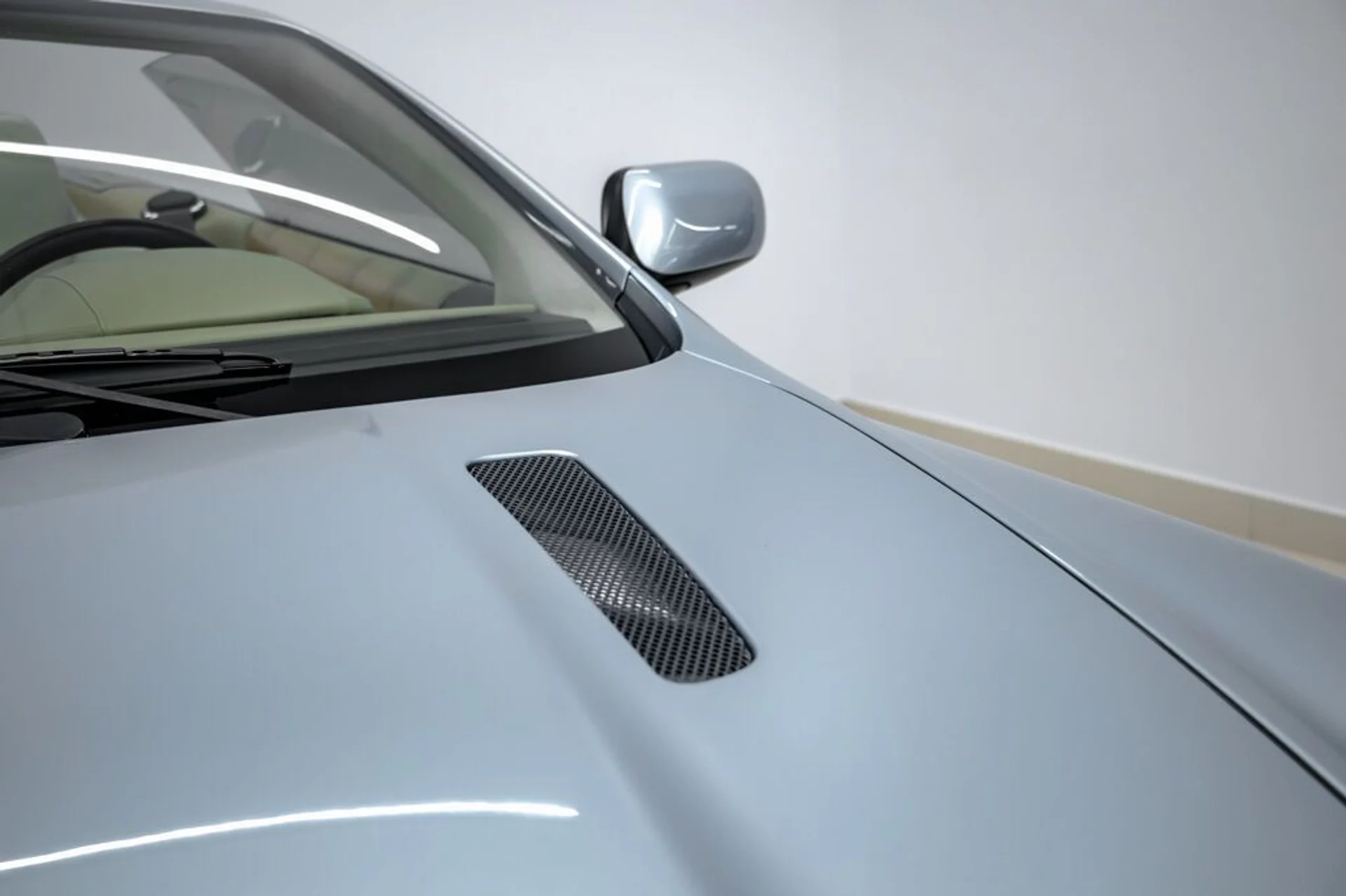 mph035_2780561509_aston_martin_db9_2005_jpg_v_1754355020_4413c47efc
