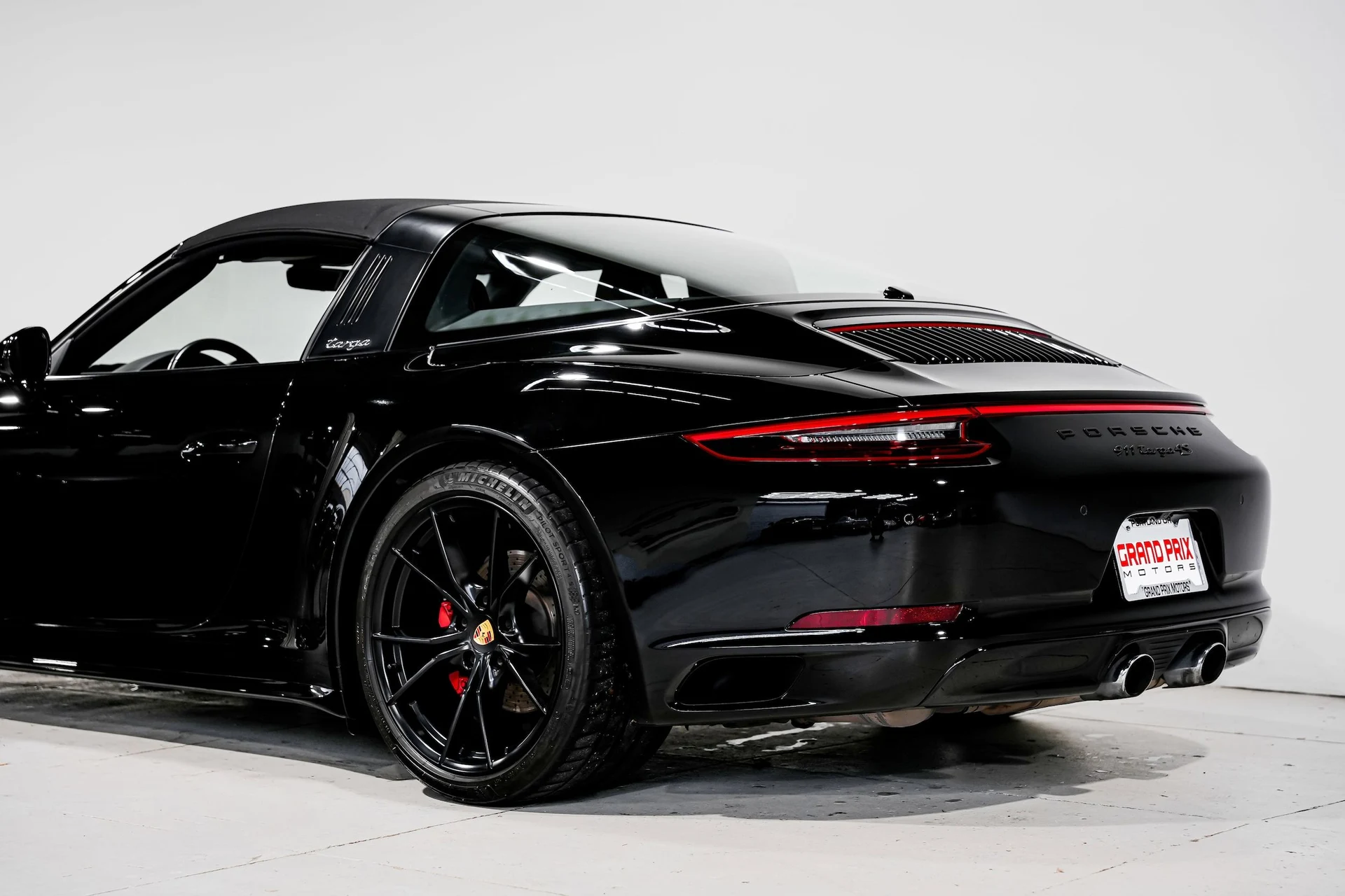 mph035_2786812285_d3279b8bad3d68638851112de544e5adx_0549692481