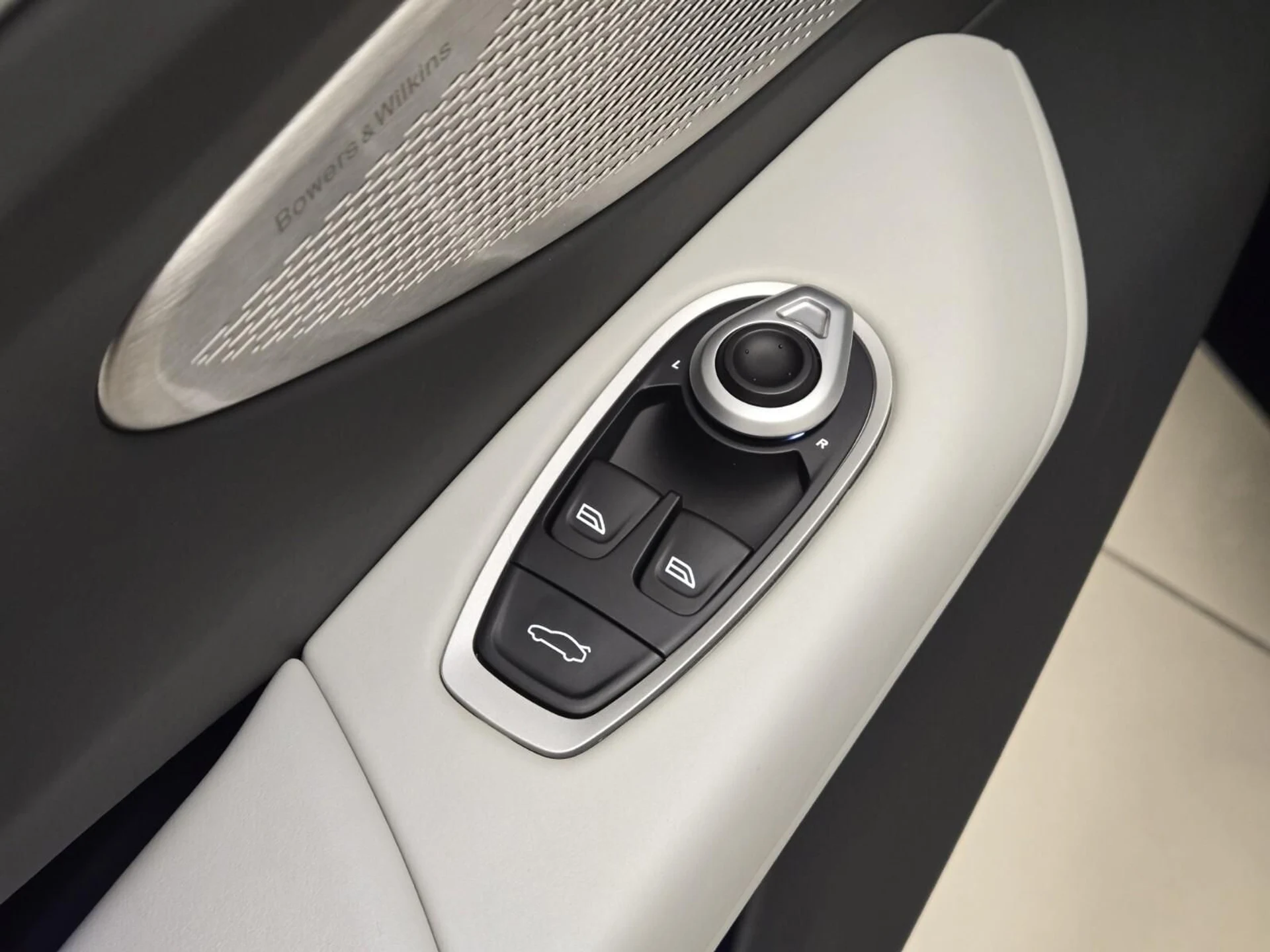 mph035_2789825530_New_2026_Aston_Martin_Vantage_S_1775539113_758233b9ad