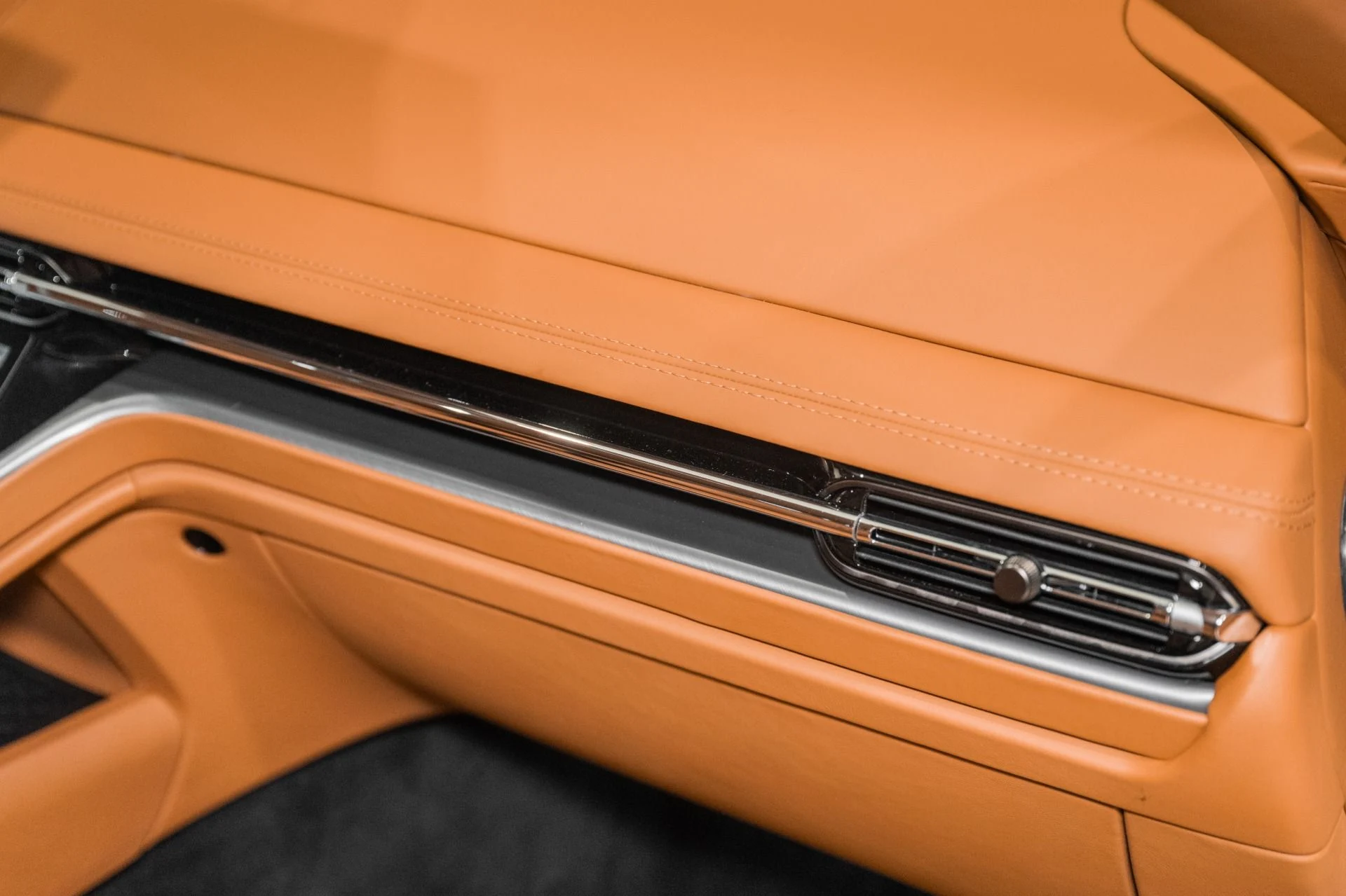 mph035_2808809768_Used_2024_Aston_Martin_DB_12_V8_COUPE_1784304834_a6475e7547