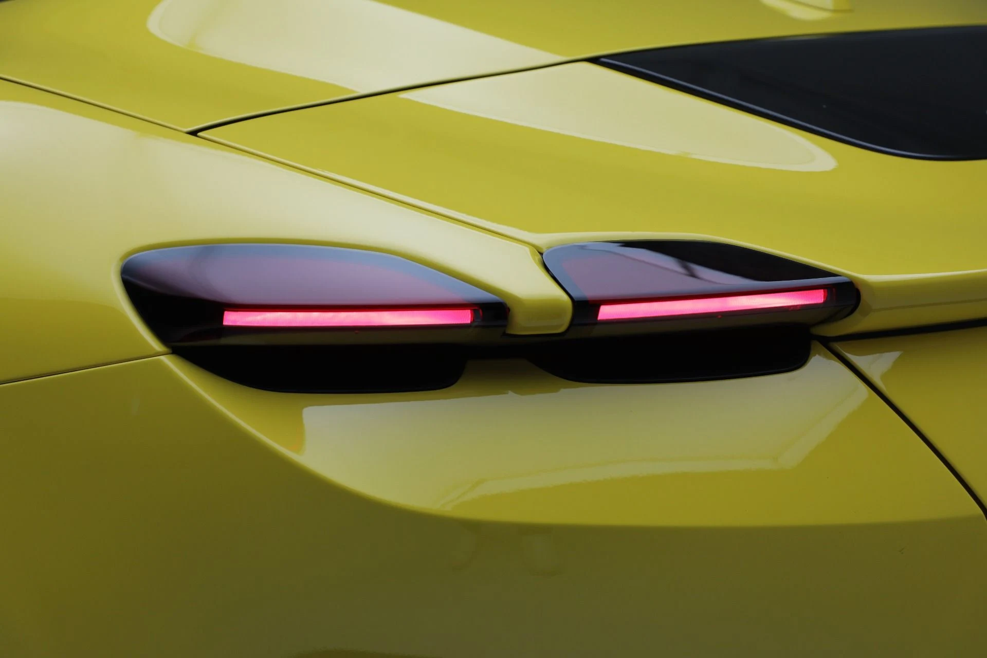 mph035_2815051462_Used_2025_Ferrari_Roma_Spider_1758310814_cf99cc7eb9