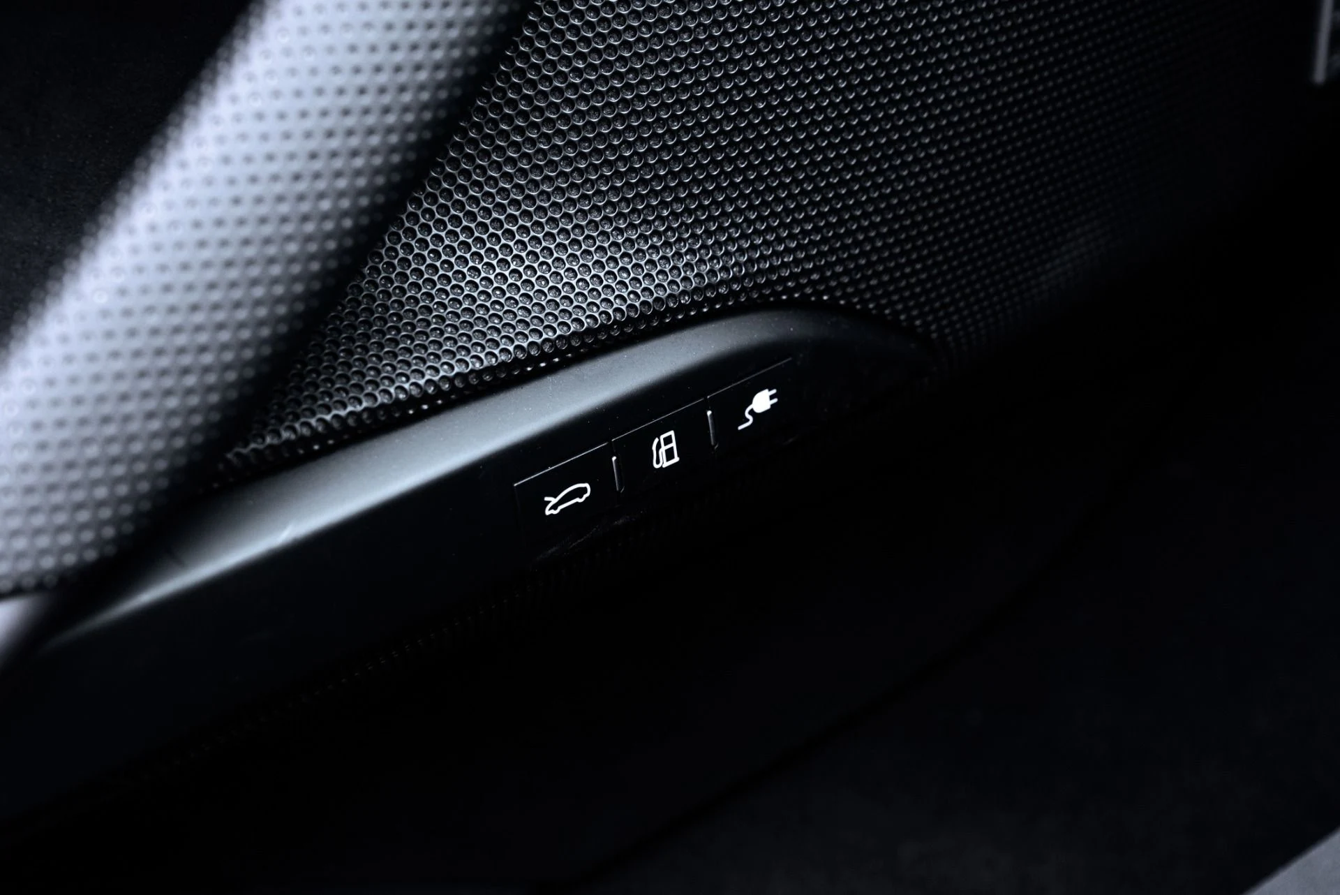 mph035_2821179112_Used_2025_Ferrari_296_GTS_1775518510_4ccba4a254