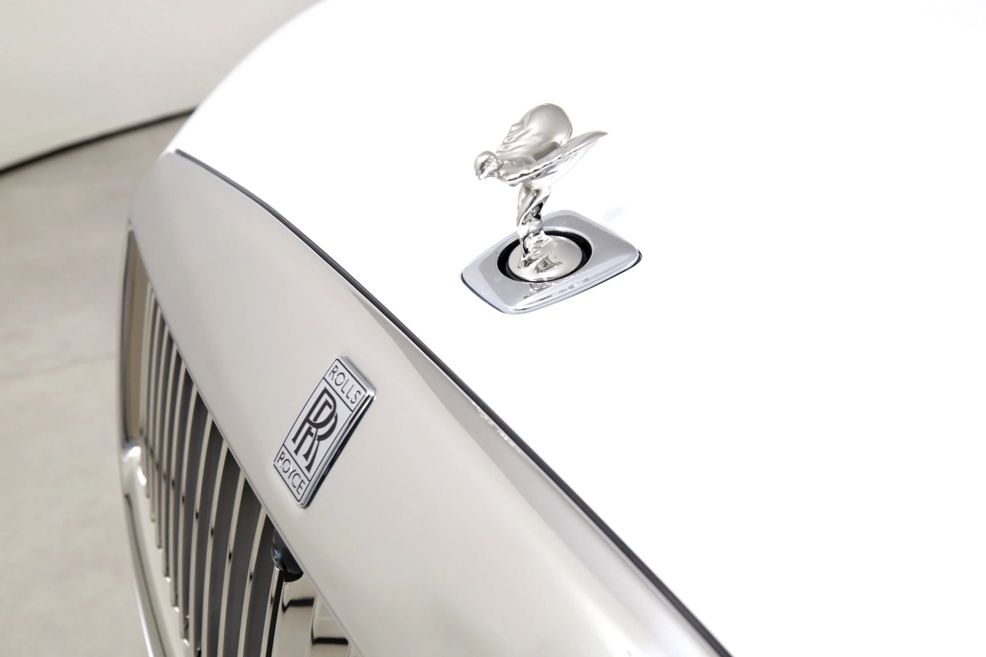 mph035_2824572378_Used_2025_Rolls_Royce_Spectre_1781797119_1e6452fd0c