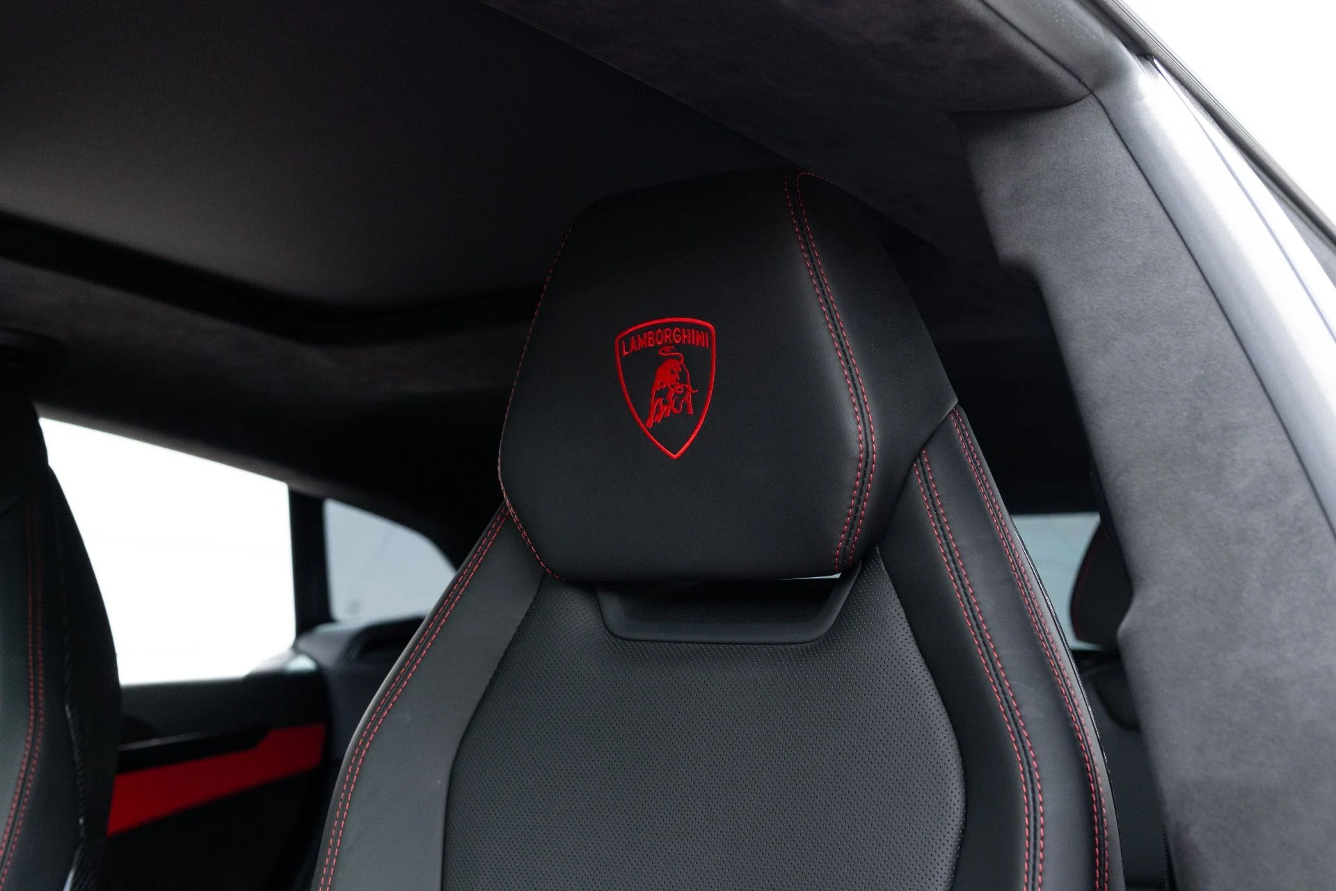 mph035_282589707_Used_2022_Lamborghini_Urus_1773951394_b9f88124e6