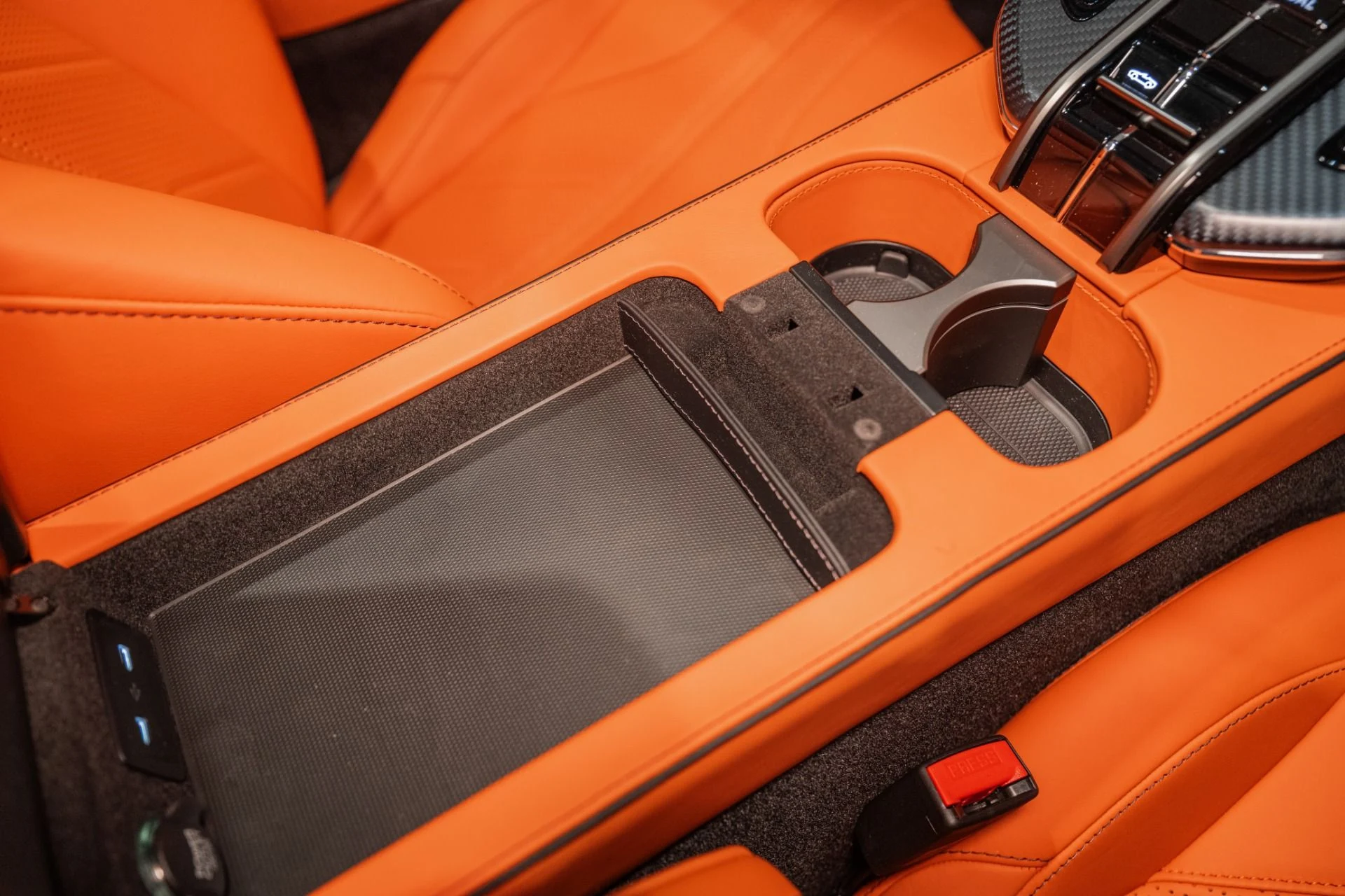 mph035_2832919054_New_2026_Aston_Martin_Vantage_Roadster_1761752064_6041d0d23a