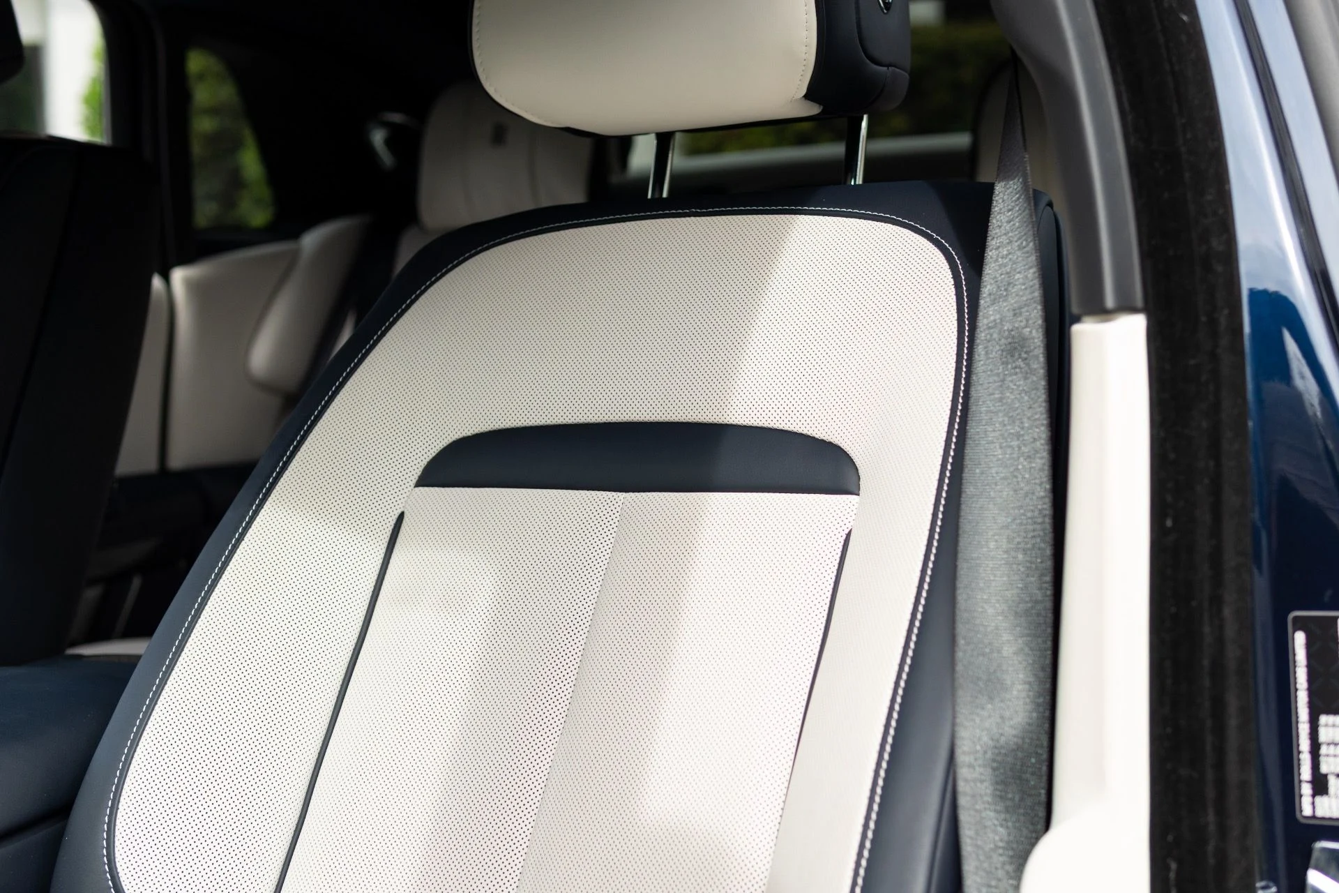 mph035_2834900977_Used_2023_Rolls_Royce_Black_Badge_Ghost_1765569637_f31a1411a2