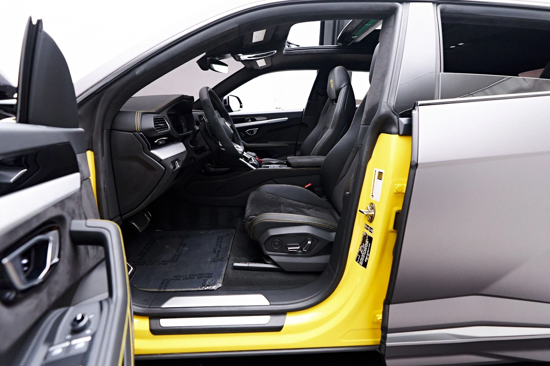 mph035_2848142076_Used_2021_Lamborghini_Urus_Base_1758751759_2cacee883c