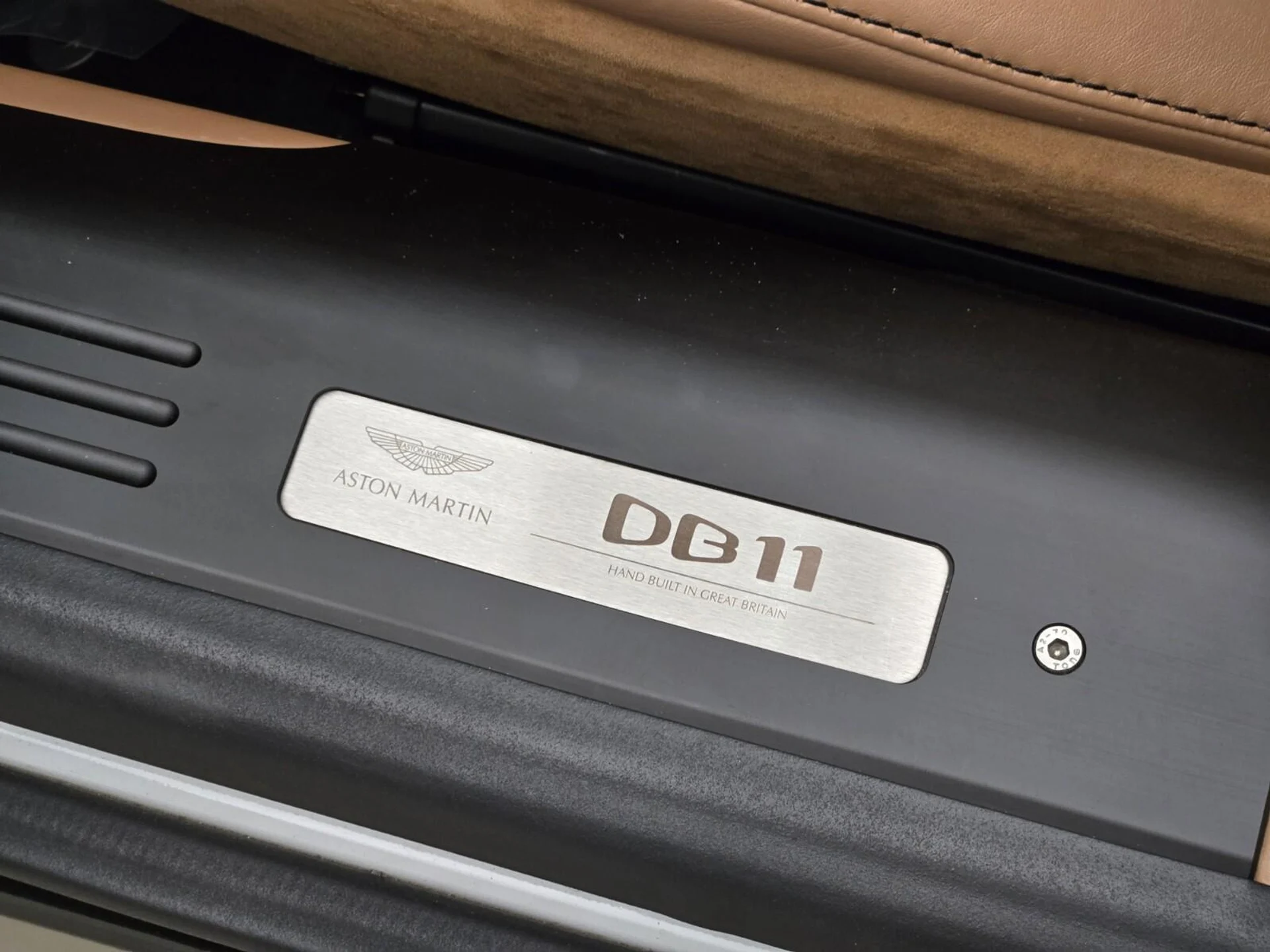 mph035_2868854257_Used_2021_Aston_Martin_DB_11_Volante_1754376732_62c8d15f40
