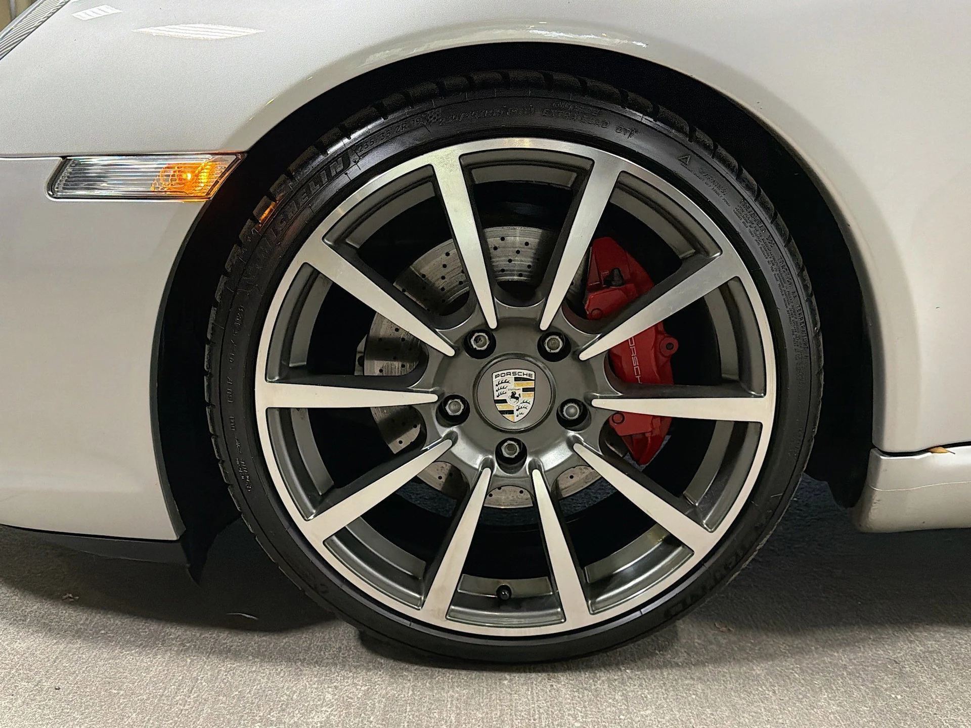 mph035_2888455533_44cc8555f4bc0749111170c049c7c941_4488f64149