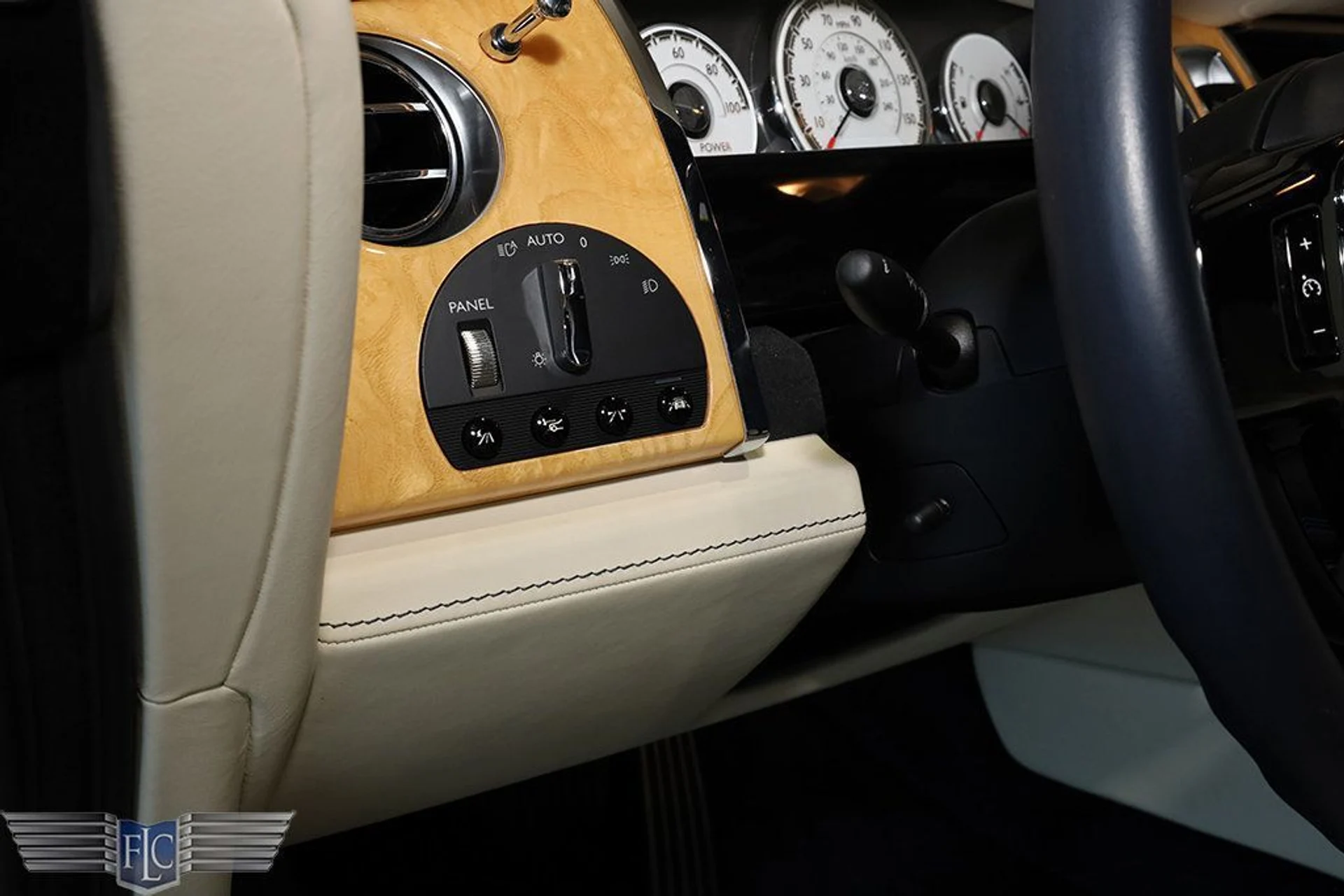 mph035_2894075135_used_2019_rolls_royce_wraith_coupe_9689_22959552_36_1024_dc8e636933