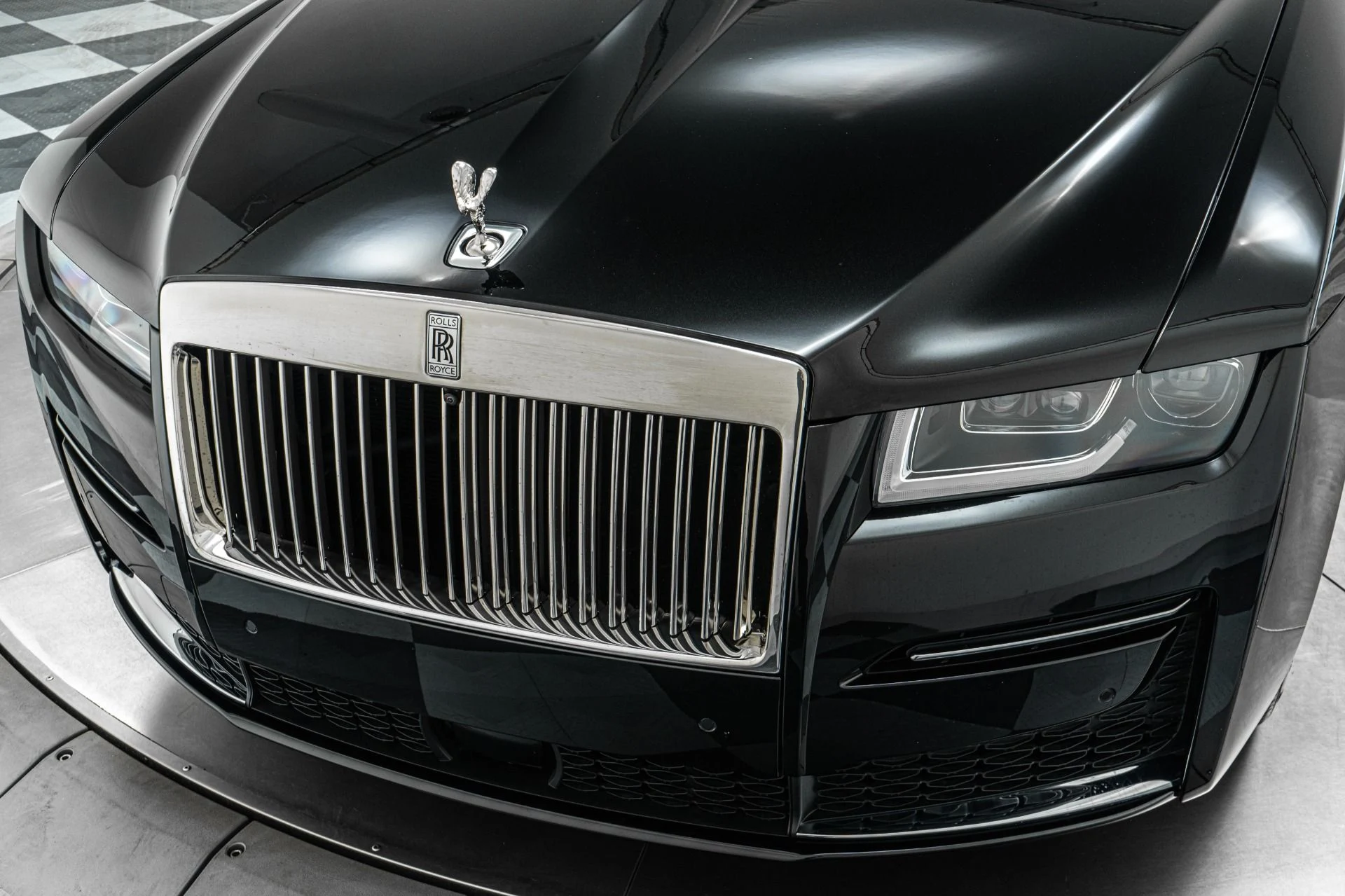 mph035_2924076398_Used_2022_Rolls_Royce_Ghost_1774388734_0a2114adc3