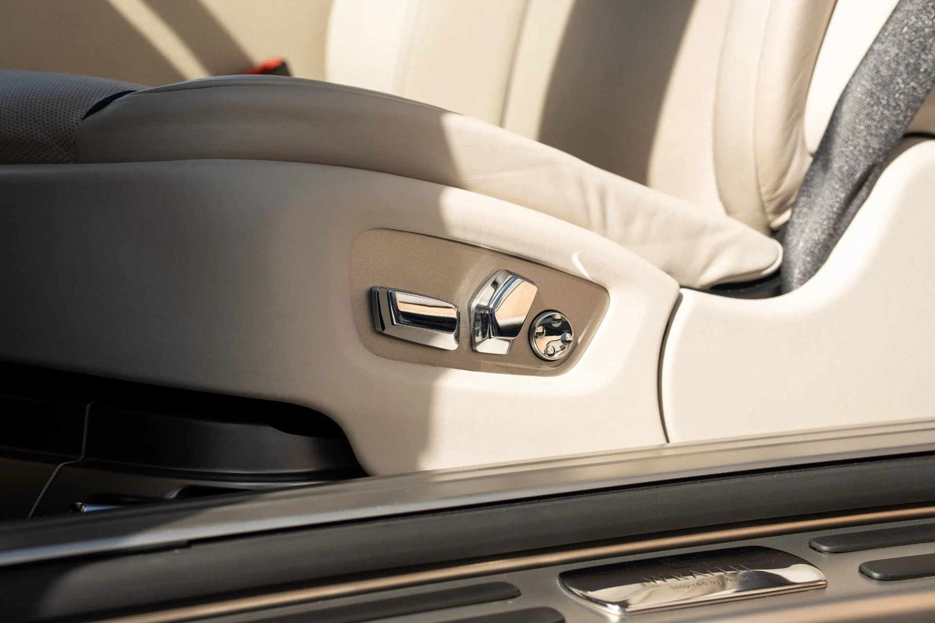 mph035_294277719_Used_2016_Rolls_Royce_Wraith_1762887509_cfed57c4db