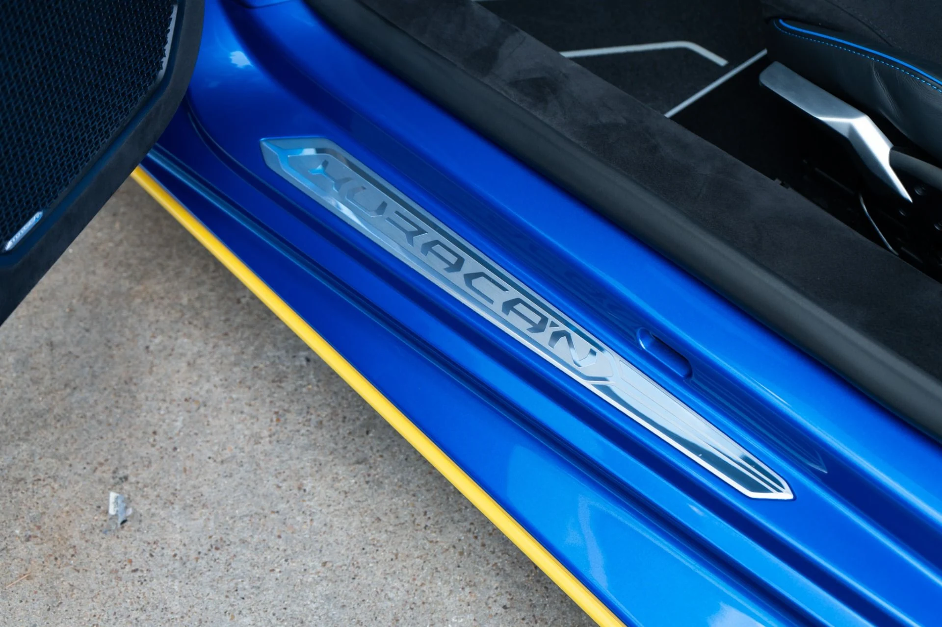 mph035_2944220671_Used_2023_Lamborghini_Huracan_Tecnica_1790706861_8a38995c9a