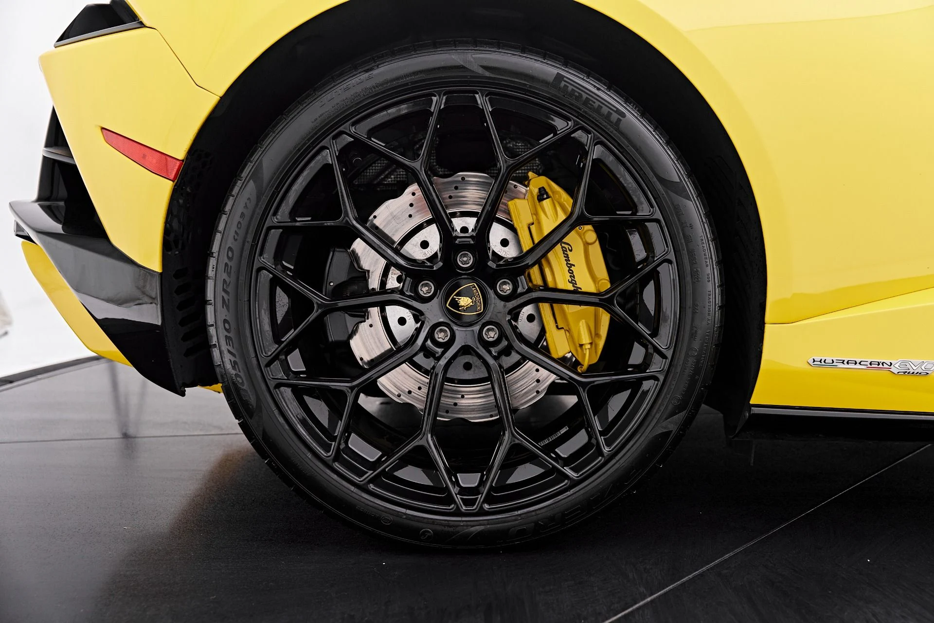mph035_2947347596_Used_2022_Lamborghini_Huracan_EVO_Base_1787357851_b1192dcb76