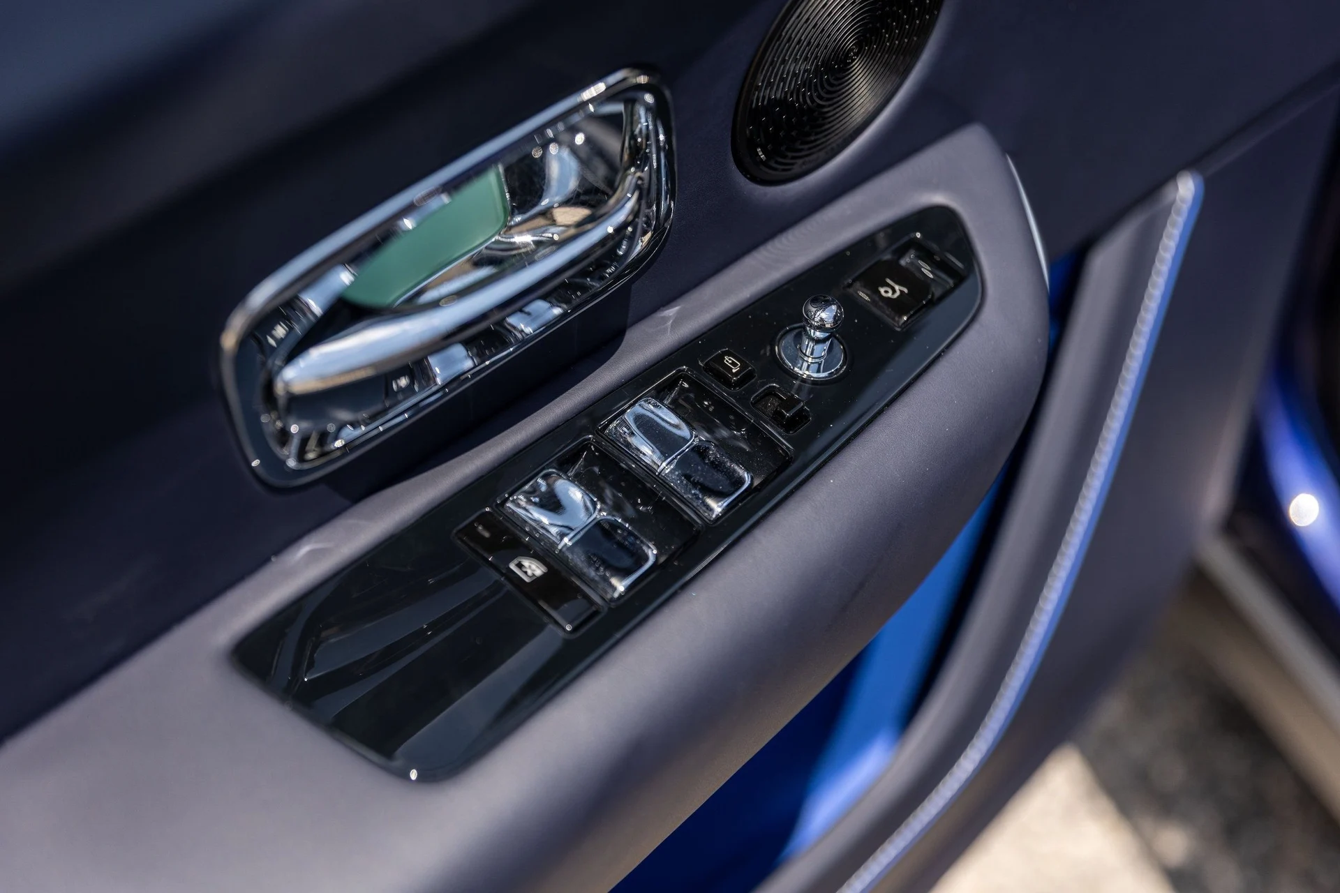 mph035_2955968222_Hi_Tech_Luxury_Imports_LLC_SLATV_8_C04_RU_223924_image_35_13e8f6a222